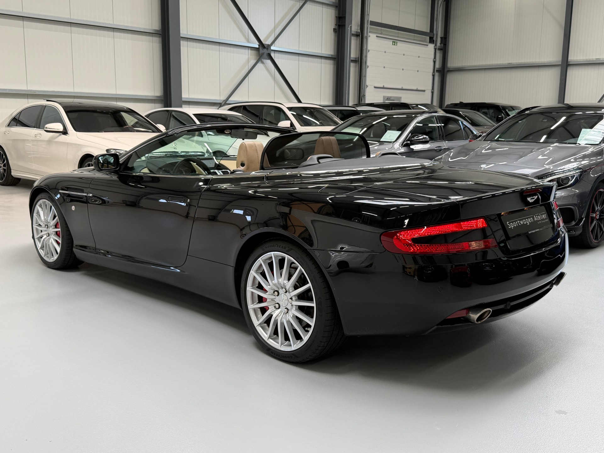 ASTON MARTIN DB9 Volante Touchtronic 2-image-4