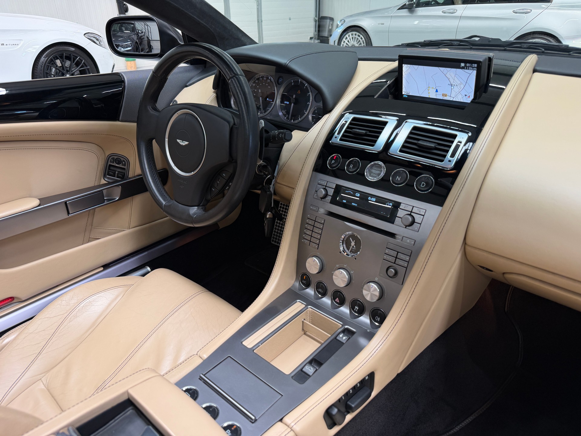 ASTON MARTIN DB9 Volante Touchtronic 2-image-27