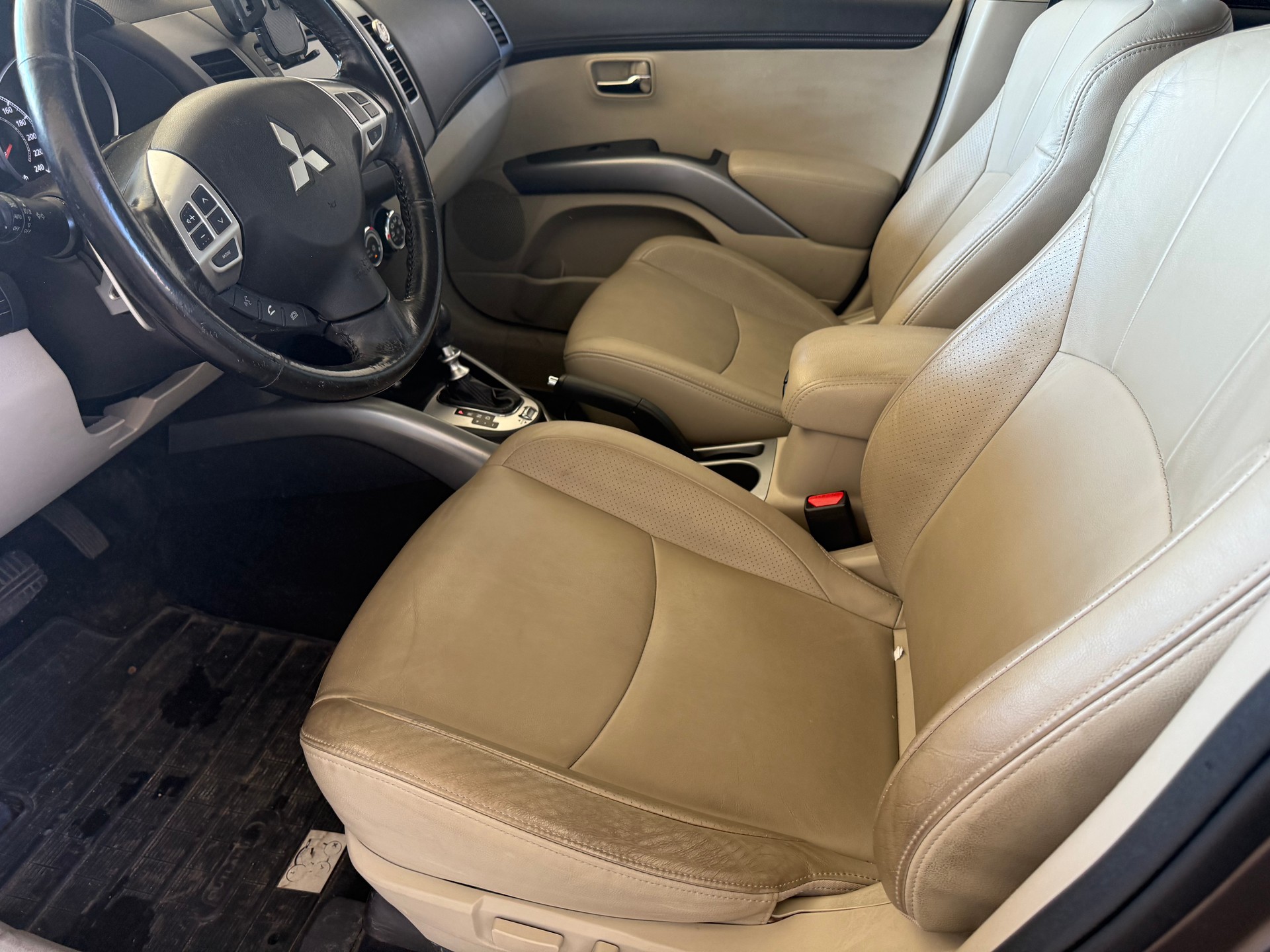 MITSUBISHI Outlander 2.2 DID Navigator 4WD TC-SST-image-12
