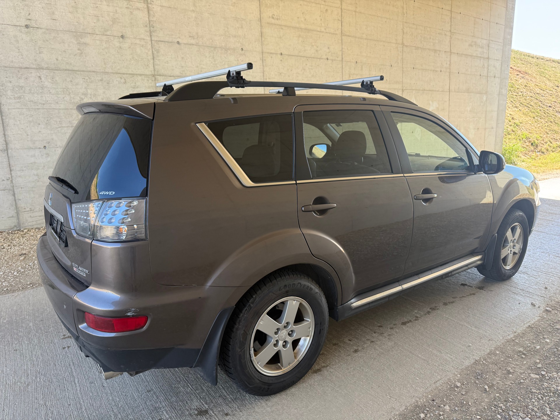 MITSUBISHI Outlander 2.2 DID Navigator 4WD TC-SST-image-4