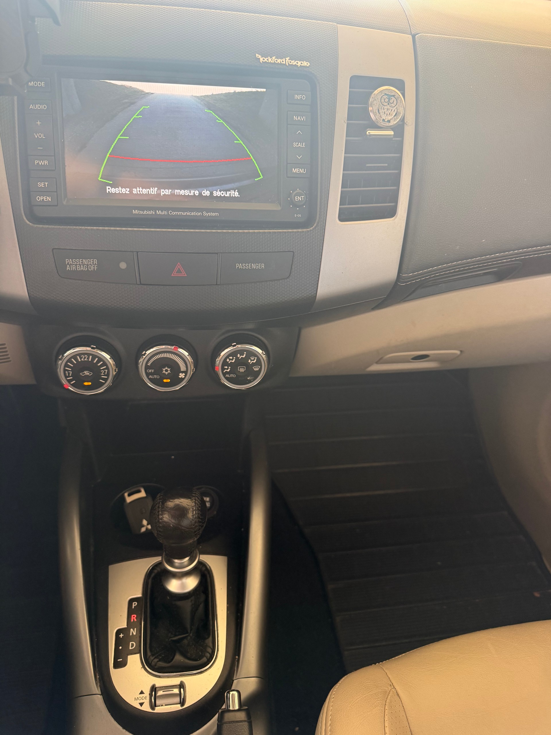 MITSUBISHI Outlander 2.2 DID Navigator 4WD TC-SST-image-14