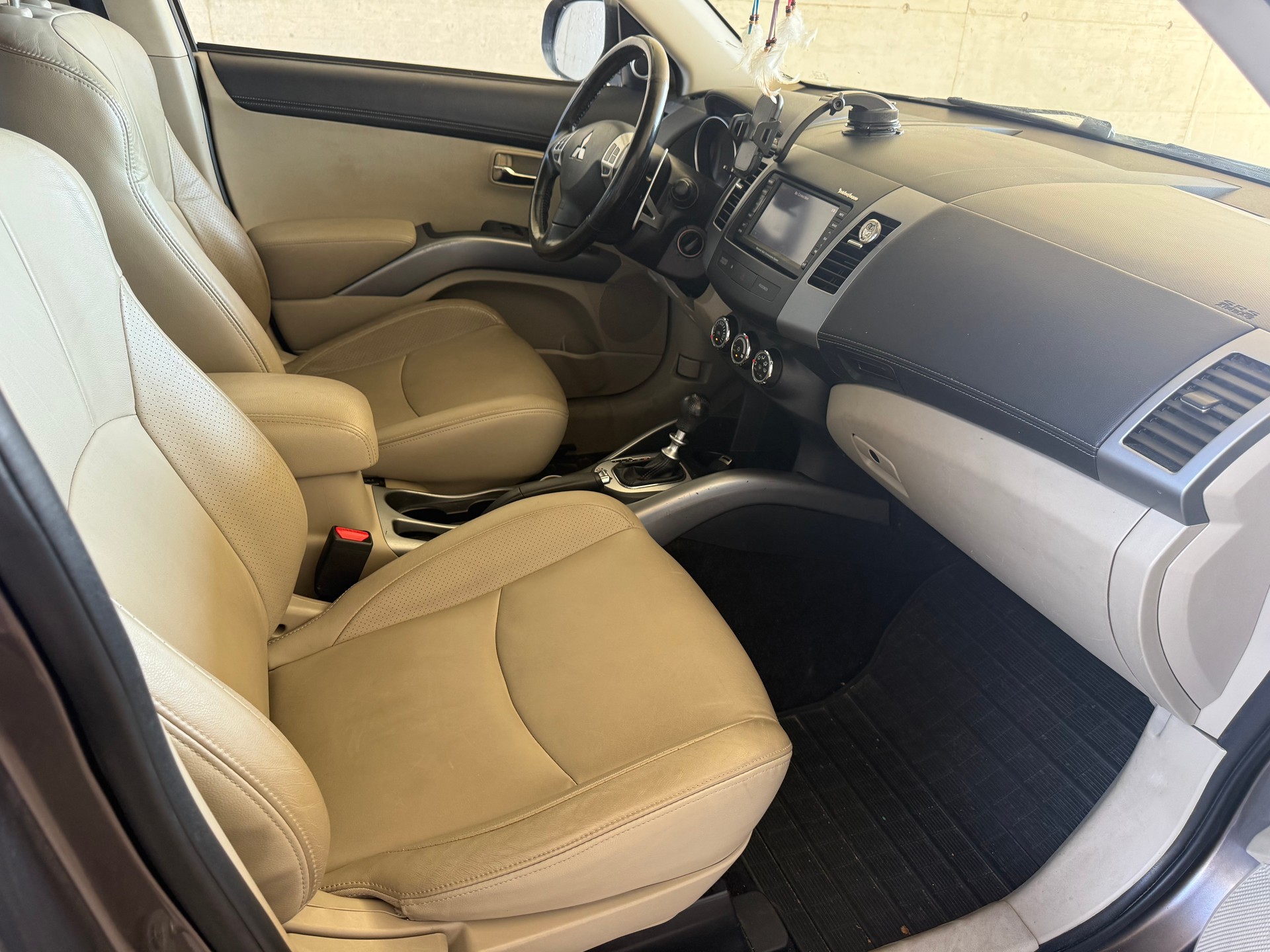 MITSUBISHI Outlander 2.2 DID Navigator 4WD TC-SST-image-7