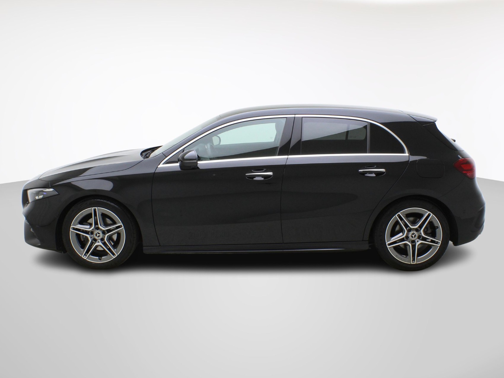 MERCEDES-BENZ A-Klasse A 200 AMG Line-image-2