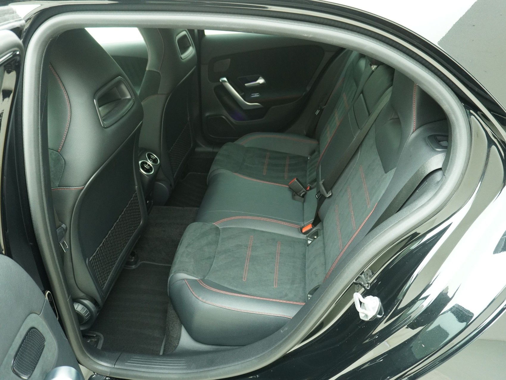 MERCEDES-BENZ A-Klasse A 200 AMG Line-image-9