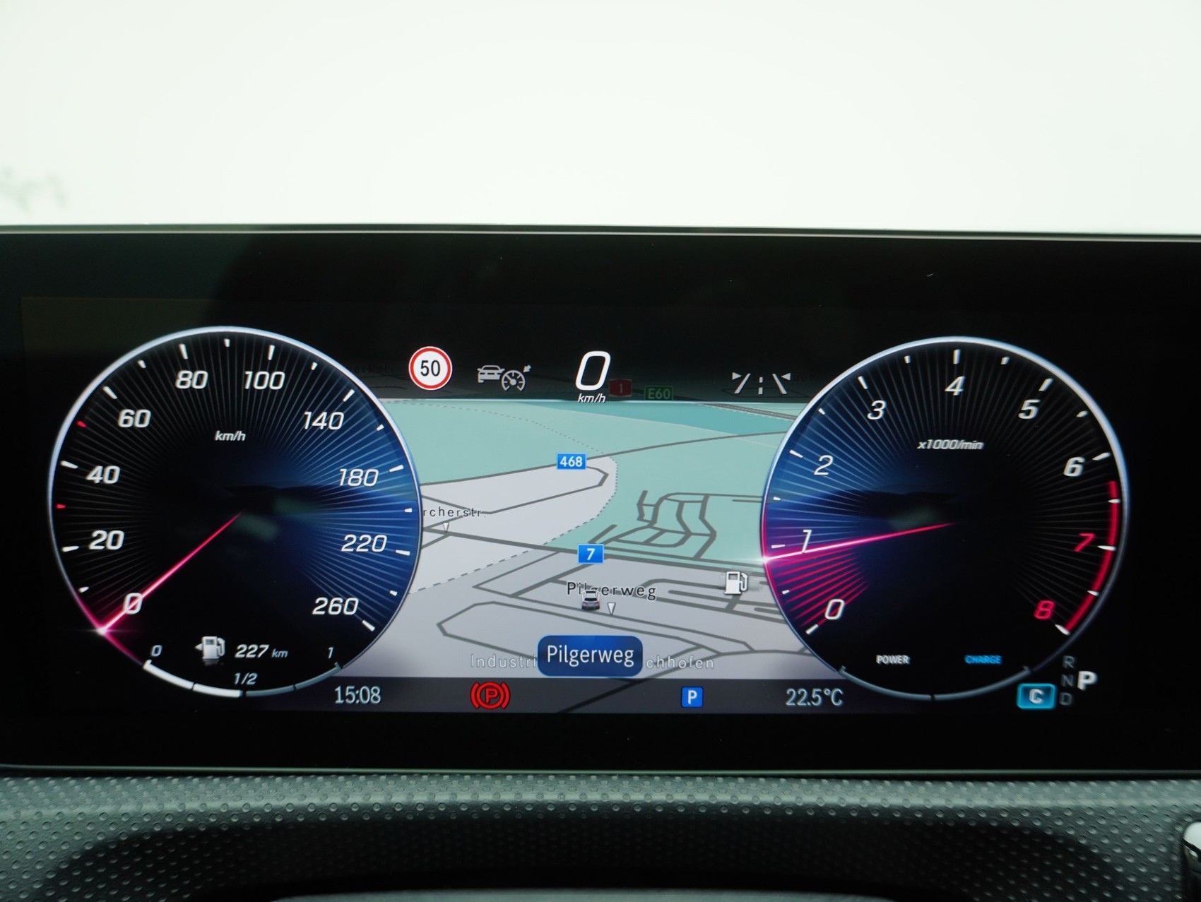 MERCEDES-BENZ A-Klasse A 200 AMG Line-image-13