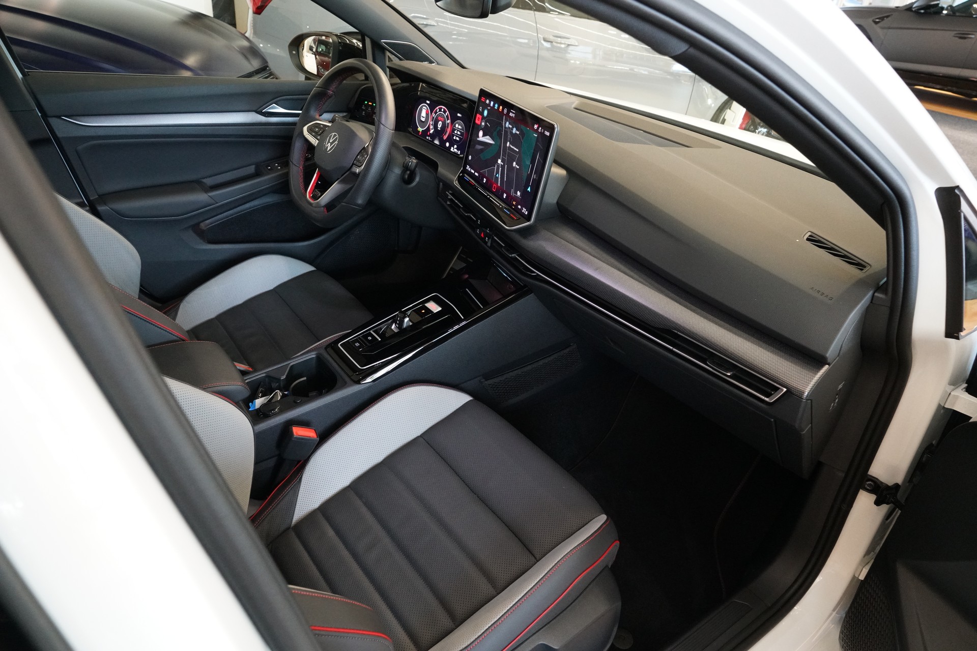 VW Golf 2.0 TSI GTI DSG-image-12