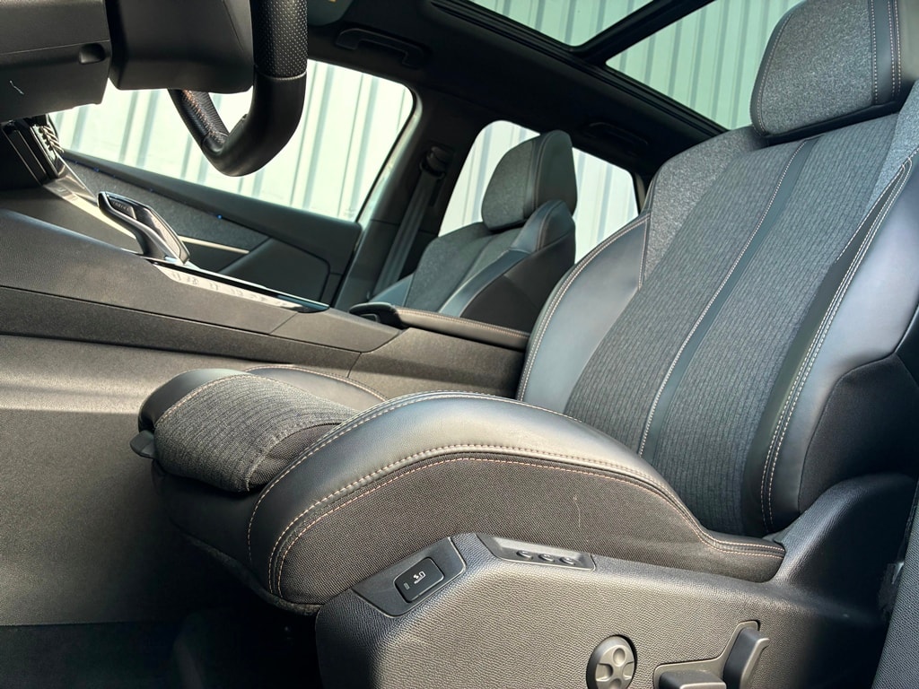 PEUGEOT 3008 1.6 THP GT Line EAT-image-12
