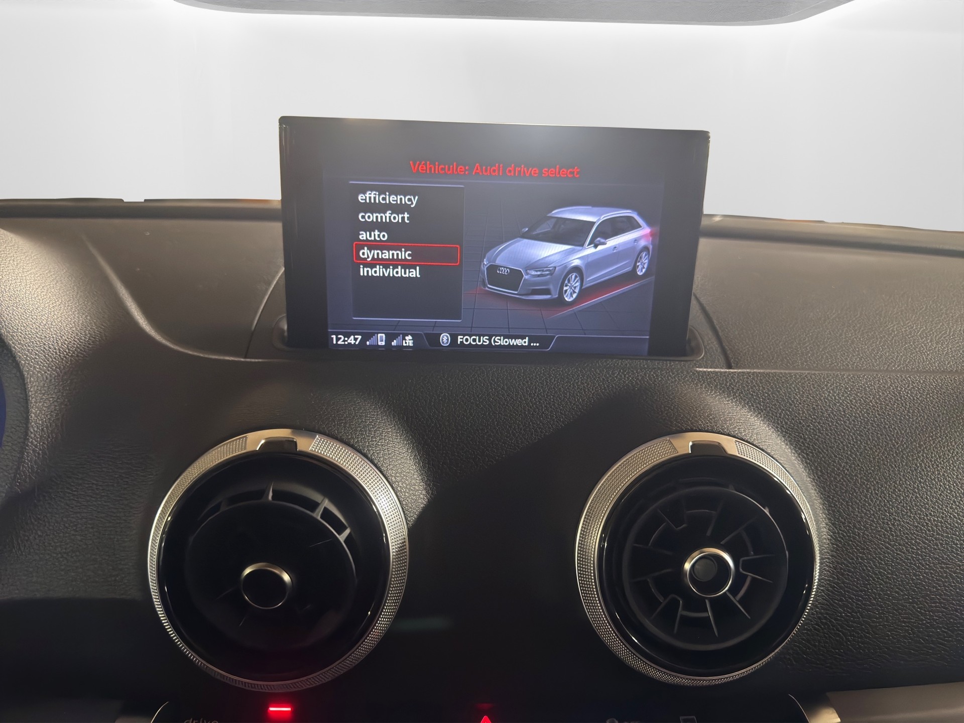AUDI S3 Sportback 2.0 TFSI quattro S-tronic-image-16