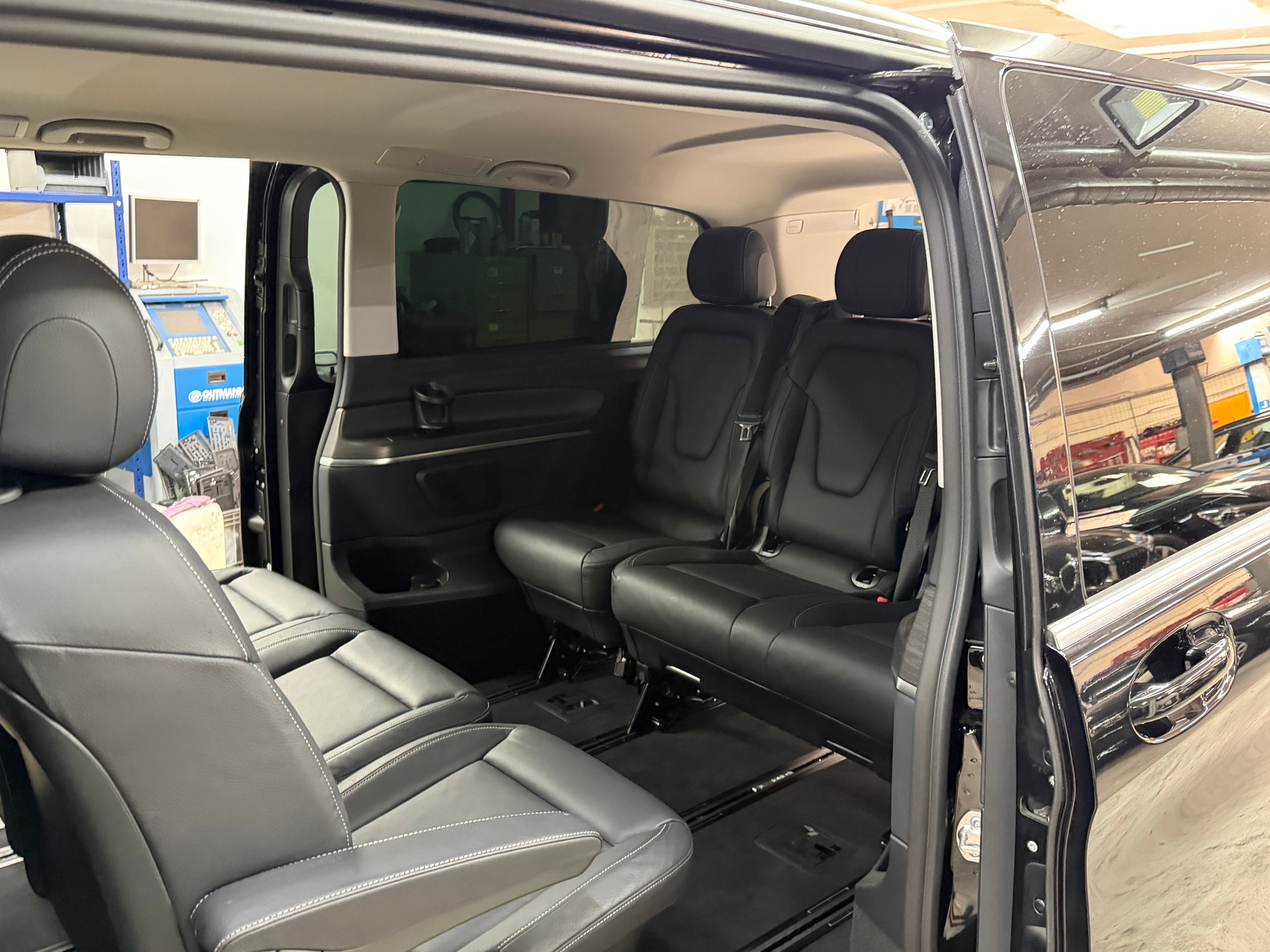 MERCEDES-BENZ V 300 d extralang Avantgarde 9G-Tronic-image-11