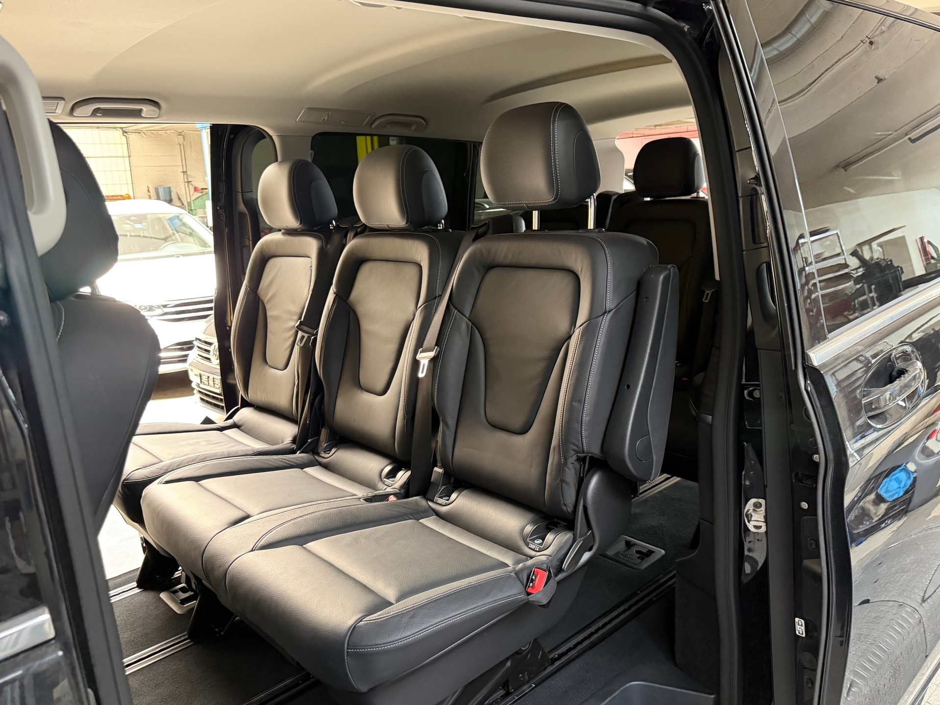 MERCEDES-BENZ V 300 d extralang Avantgarde 9G-Tronic-image-9