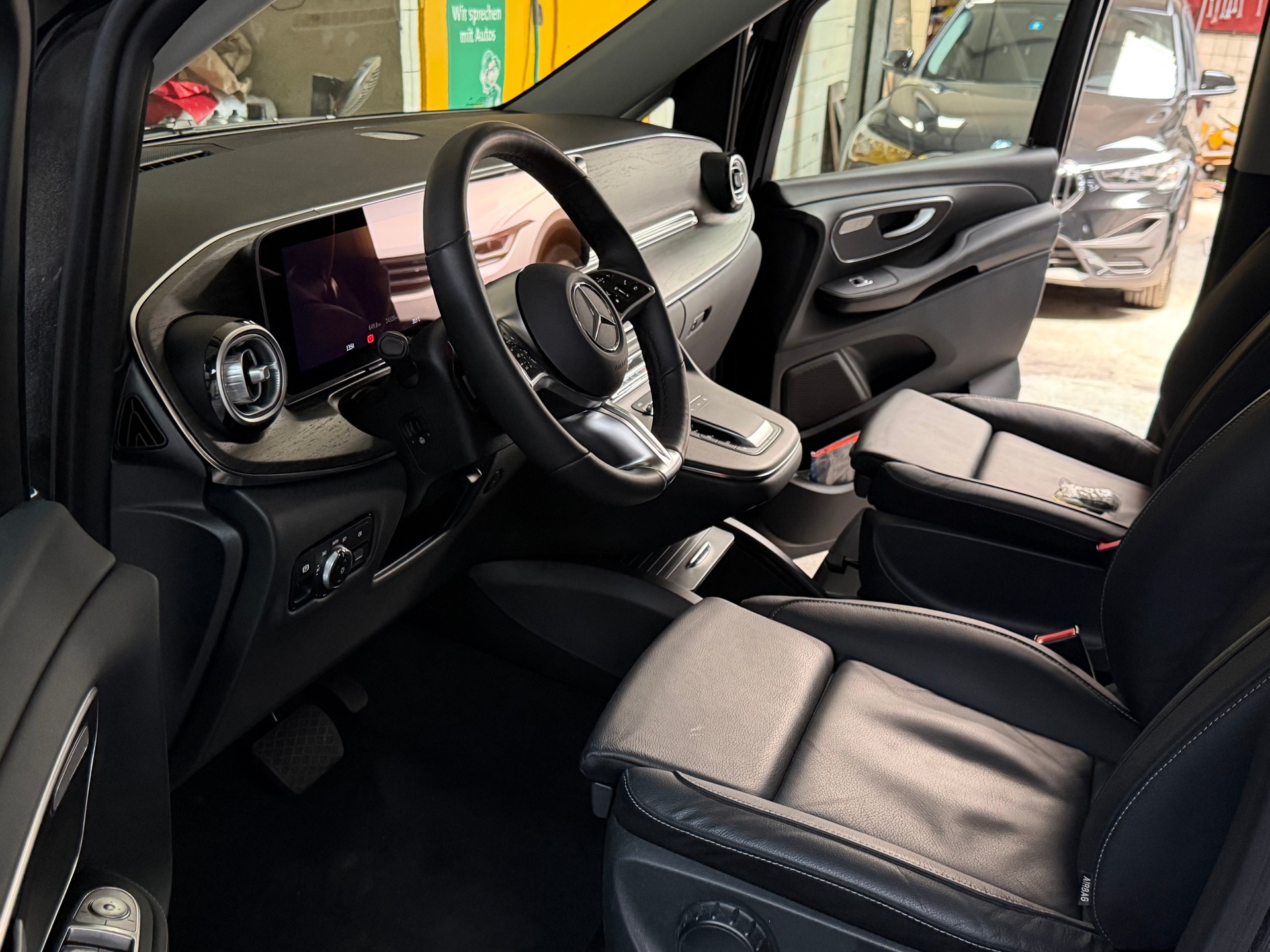 MERCEDES-BENZ V 300 d extralang Avantgarde 9G-Tronic-image-10