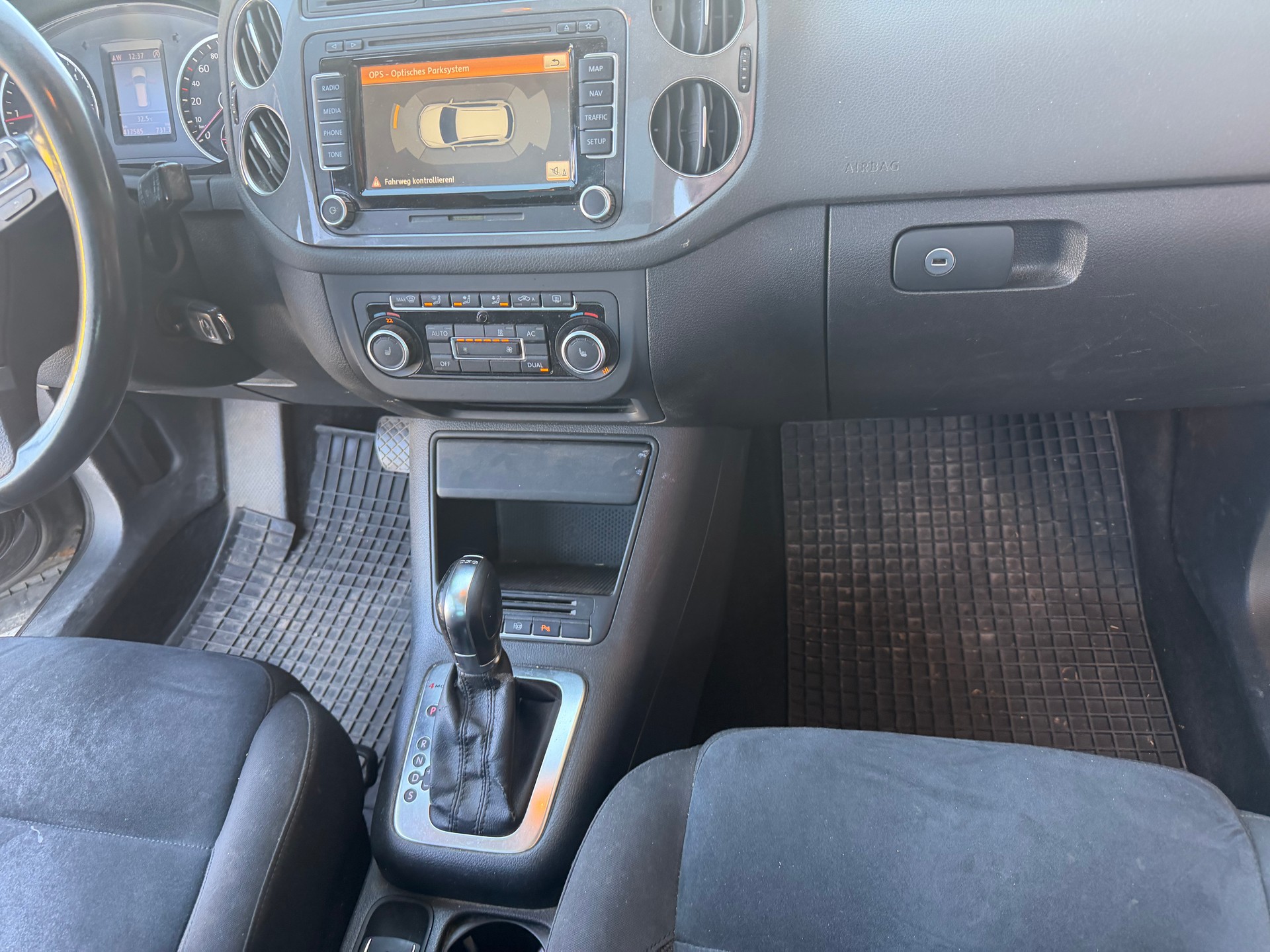 VW Tiguan 2.0 TDI BlueMotion Sport&Style 4Motion DSG-image-12