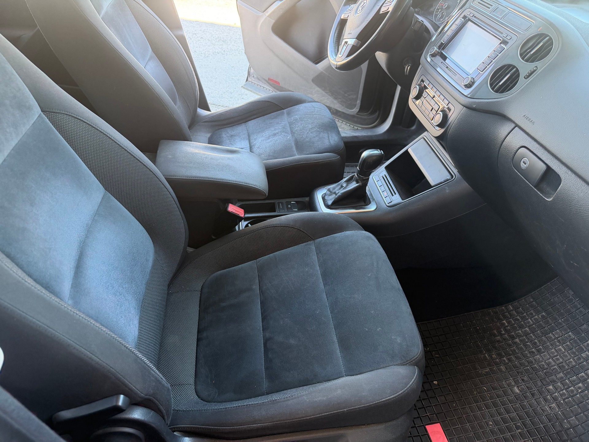 VW Tiguan 2.0 TDI BlueMotion Sport&Style 4Motion DSG-image-11