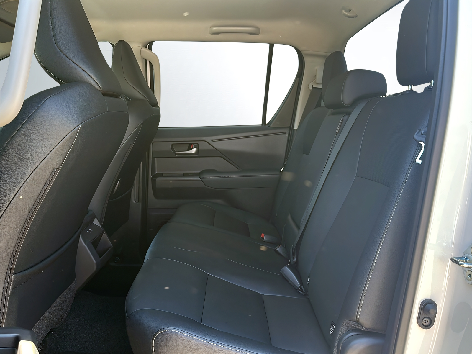 TOYOTA Hilux BEV 59.2 kWh Style Double Cab AWD-image-8