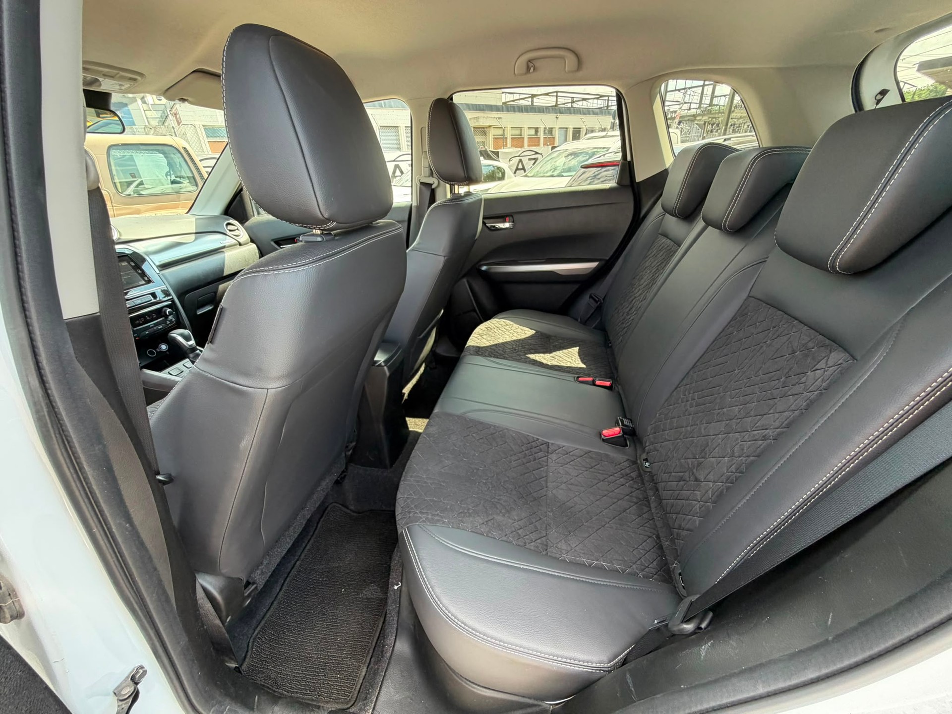 SUZUKI Vitara 1.5 Hybrid Edition 35 4x4 AGS-image-21