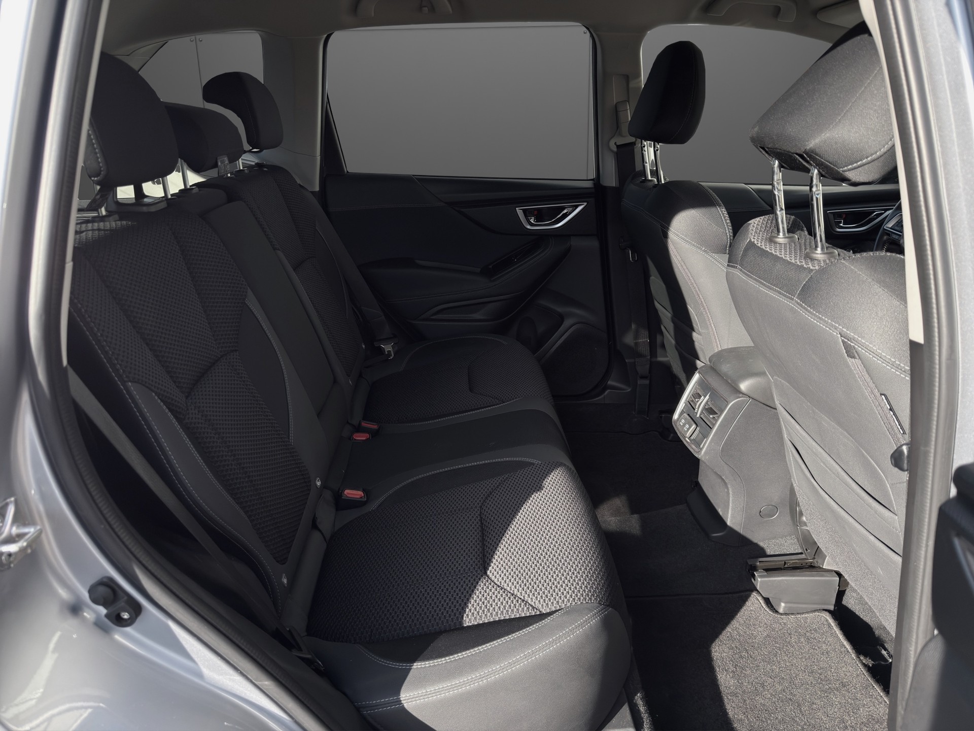 SUBARU Forester 2.0i e-Boxer Advantage Lineartronic-image-8