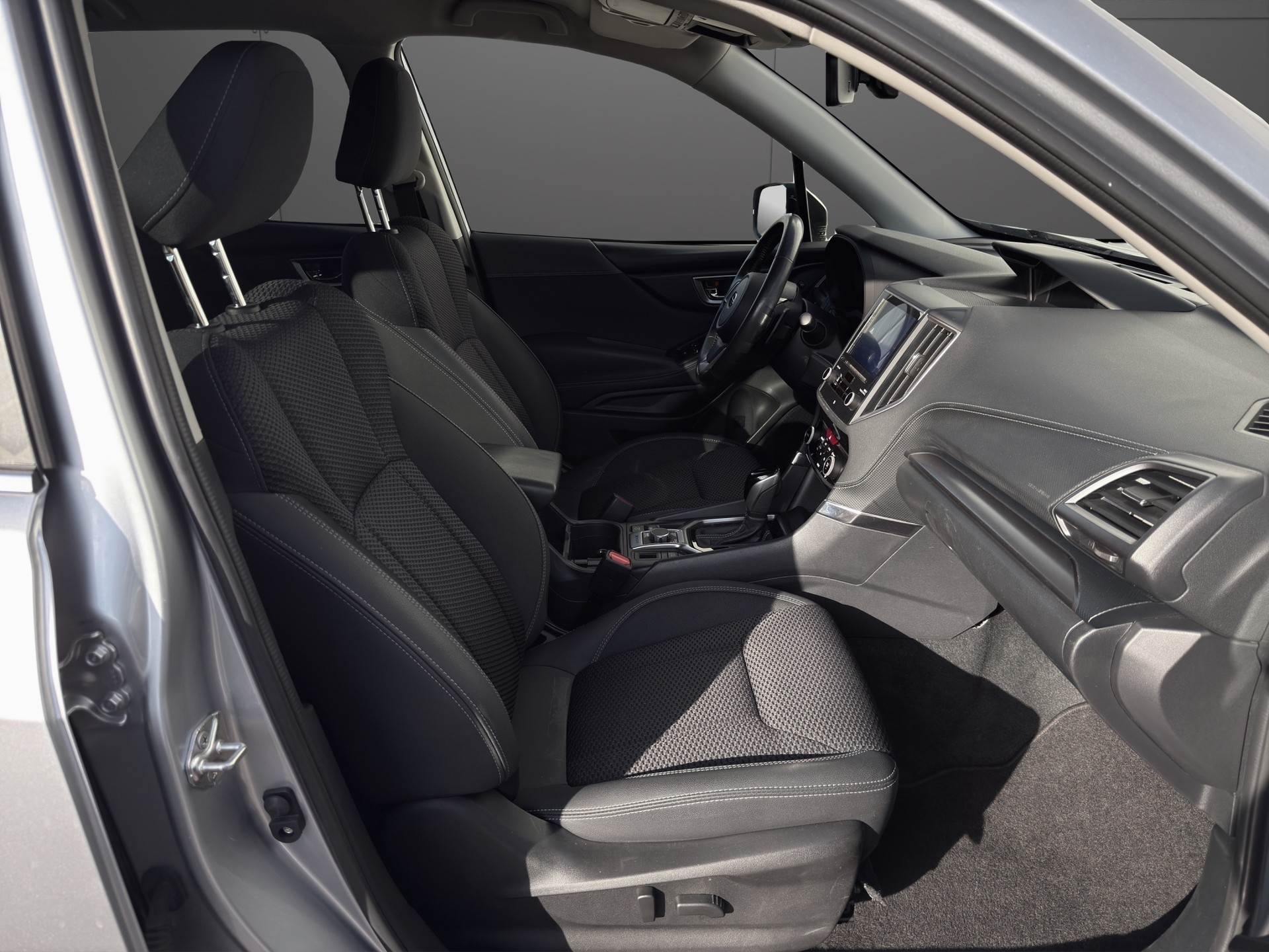 SUBARU Forester 2.0i e-Boxer Advantage Lineartronic-image-9