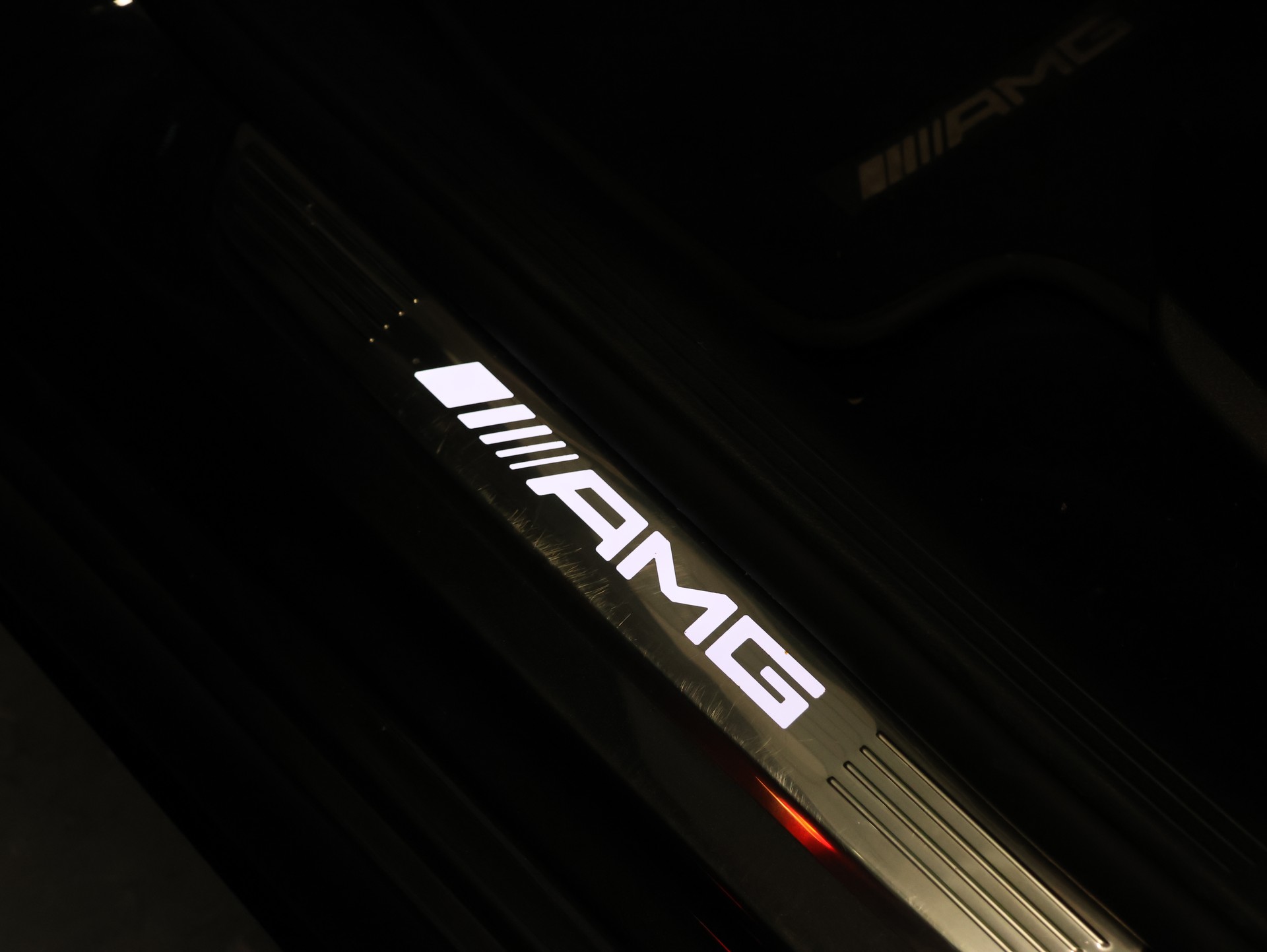 MERCEDES-BENZ AMG E 53 4Matic+ Speedshift 9G-TCT *360 Kamera* *Panoramadach* *Burmester*-image-11