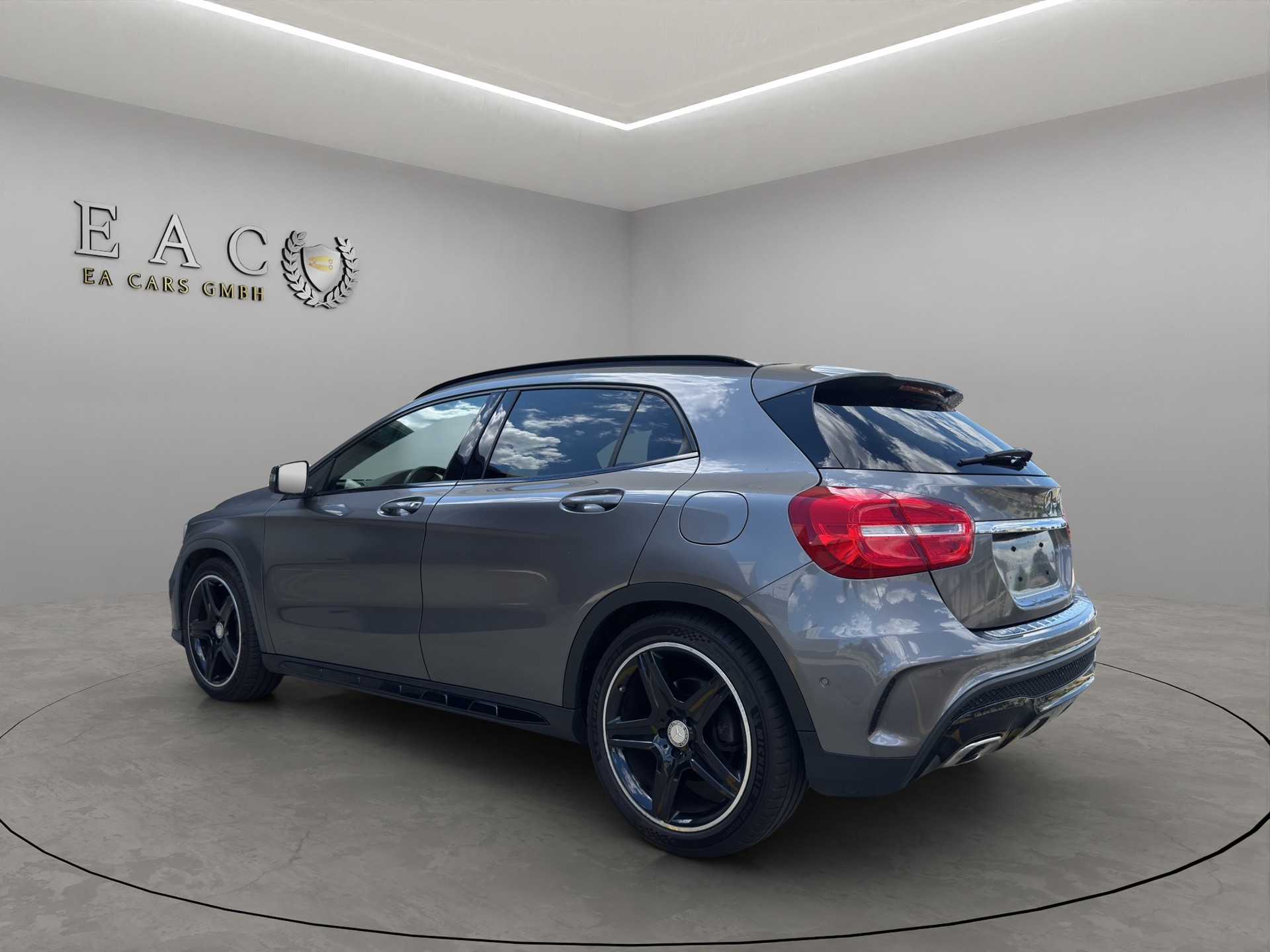 MERCEDES-BENZ GLA 250 AMG Line 4Matic 7G-DCT-showroom-element-2