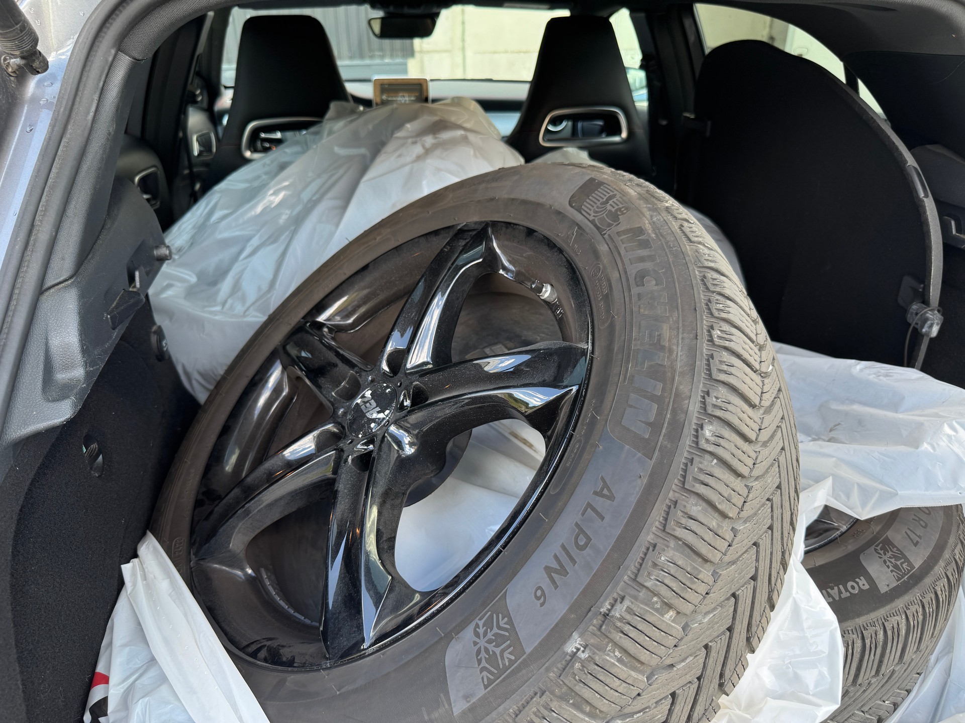 MERCEDES-BENZ GLA 250 AMG Line 4Matic 7G-DCT-image-14
