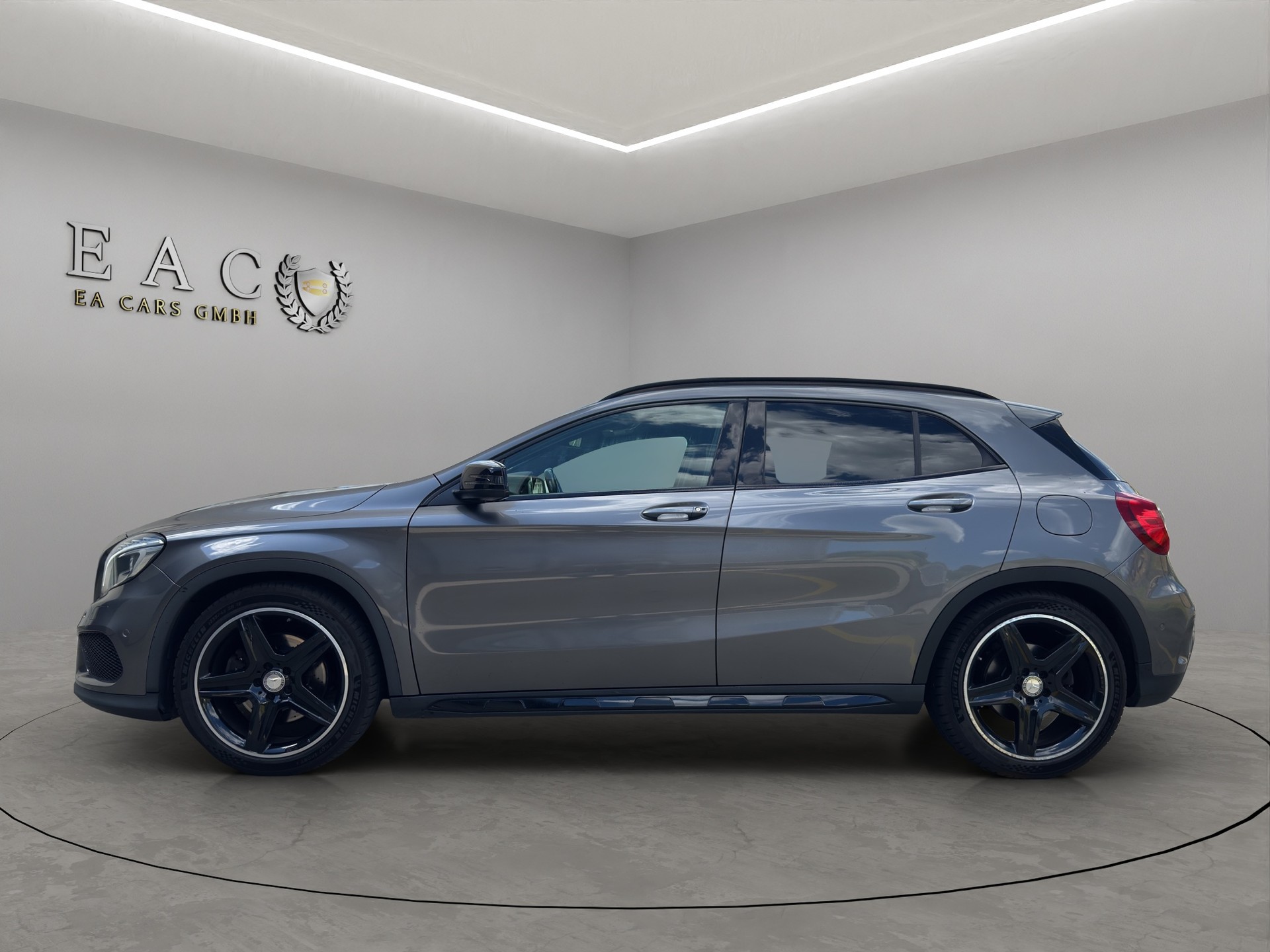 MERCEDES-BENZ GLA 250 AMG Line 4Matic 7G-DCT-showroom-element-1