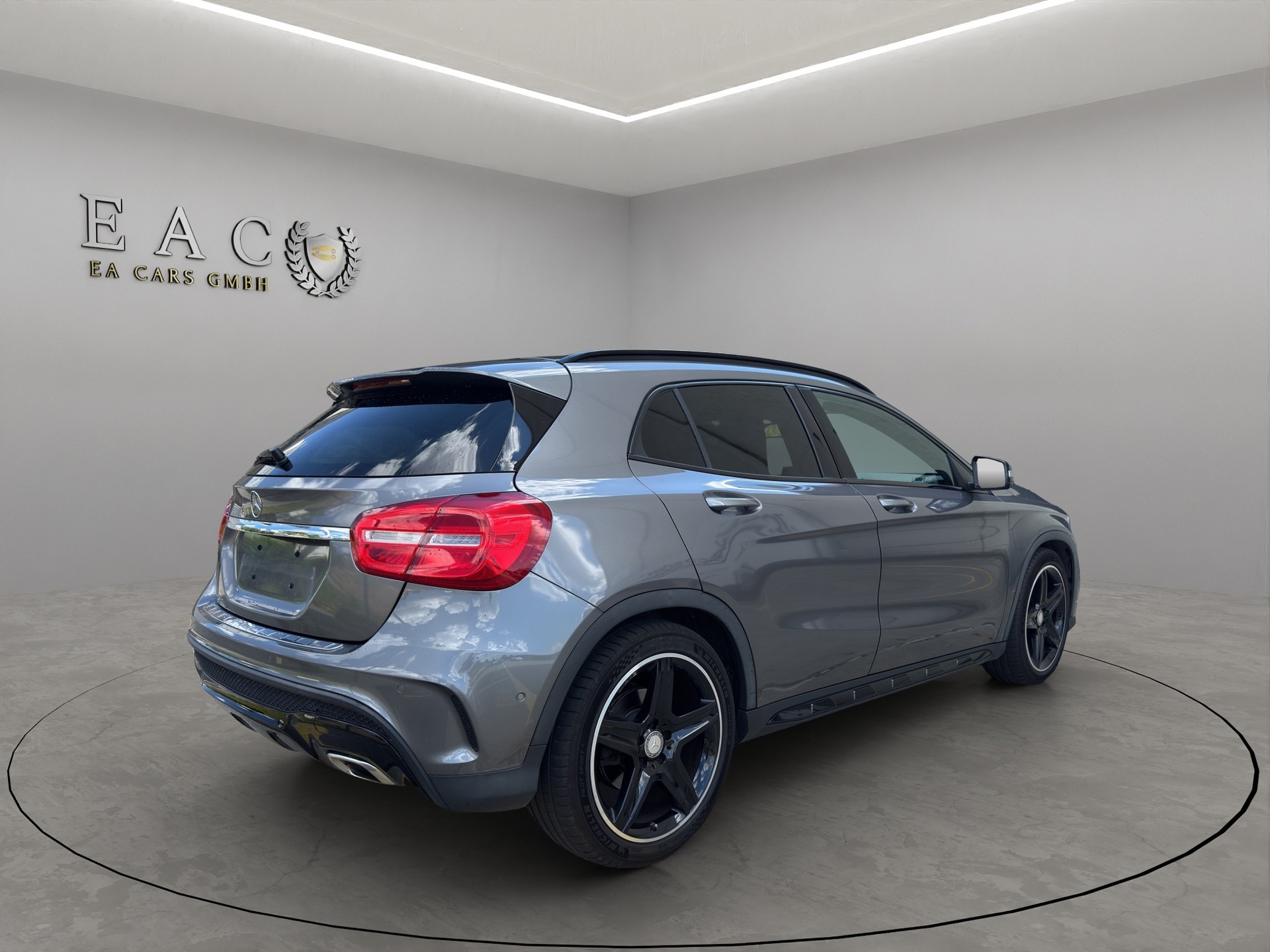 MERCEDES-BENZ GLA 250 AMG Line 4Matic 7G-DCT-image-4