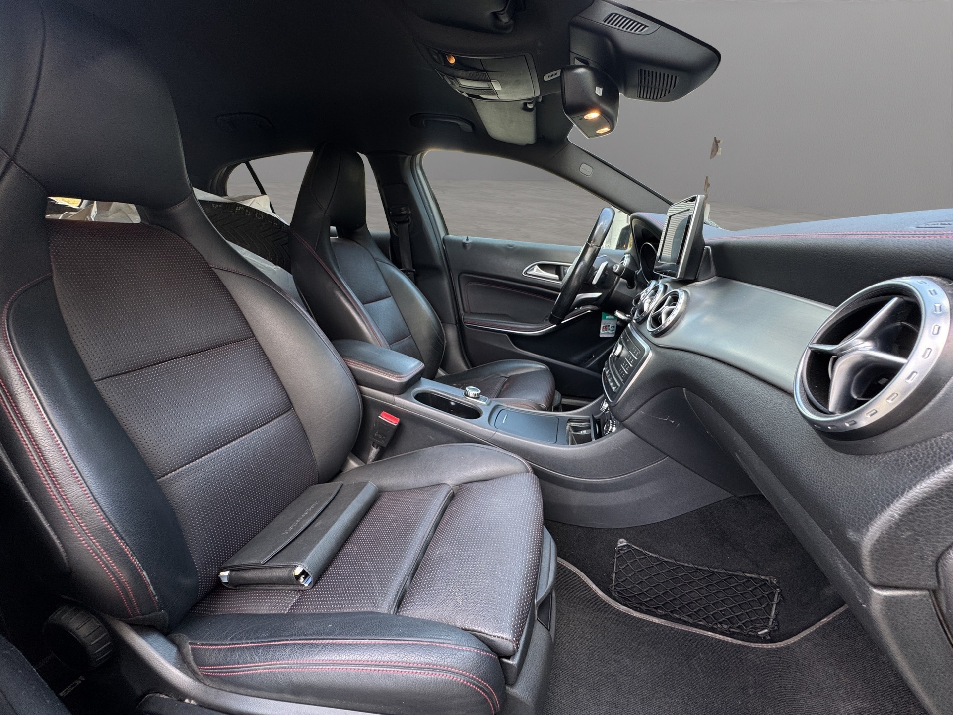 MERCEDES-BENZ GLA 250 AMG Line 4Matic 7G-DCT-image-12