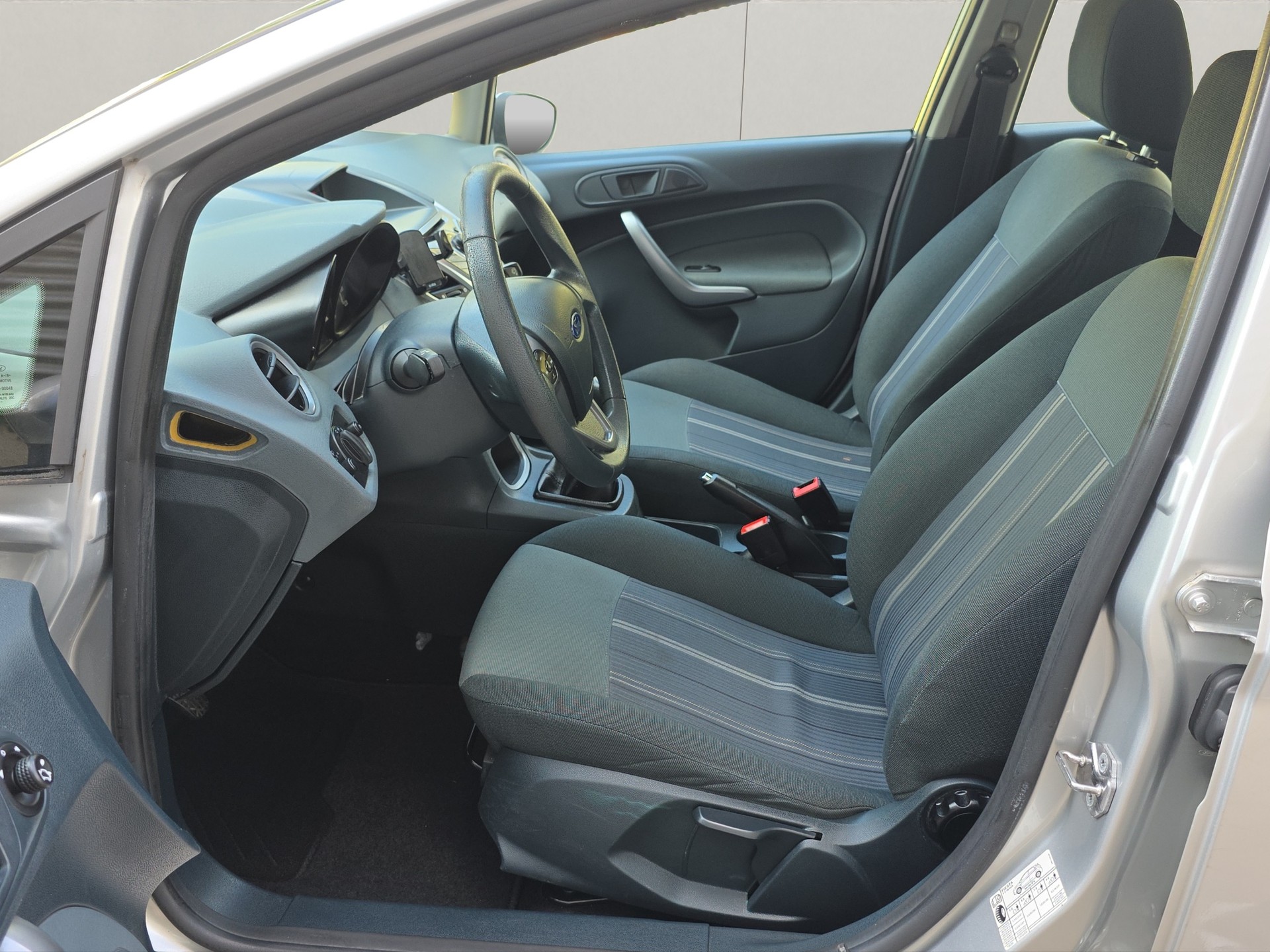 FORD Fiesta 1.25 16V Ambiente-image-8