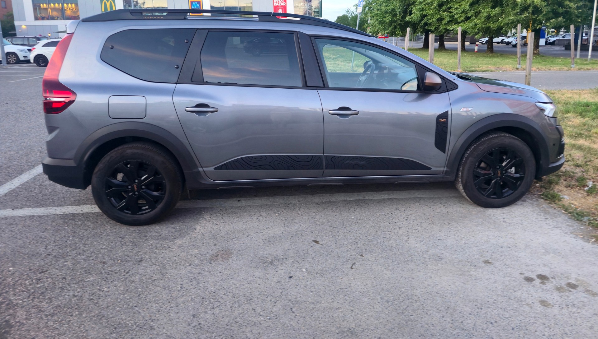 DACIA 1.6 Hybrid Extreme 7P-image-3