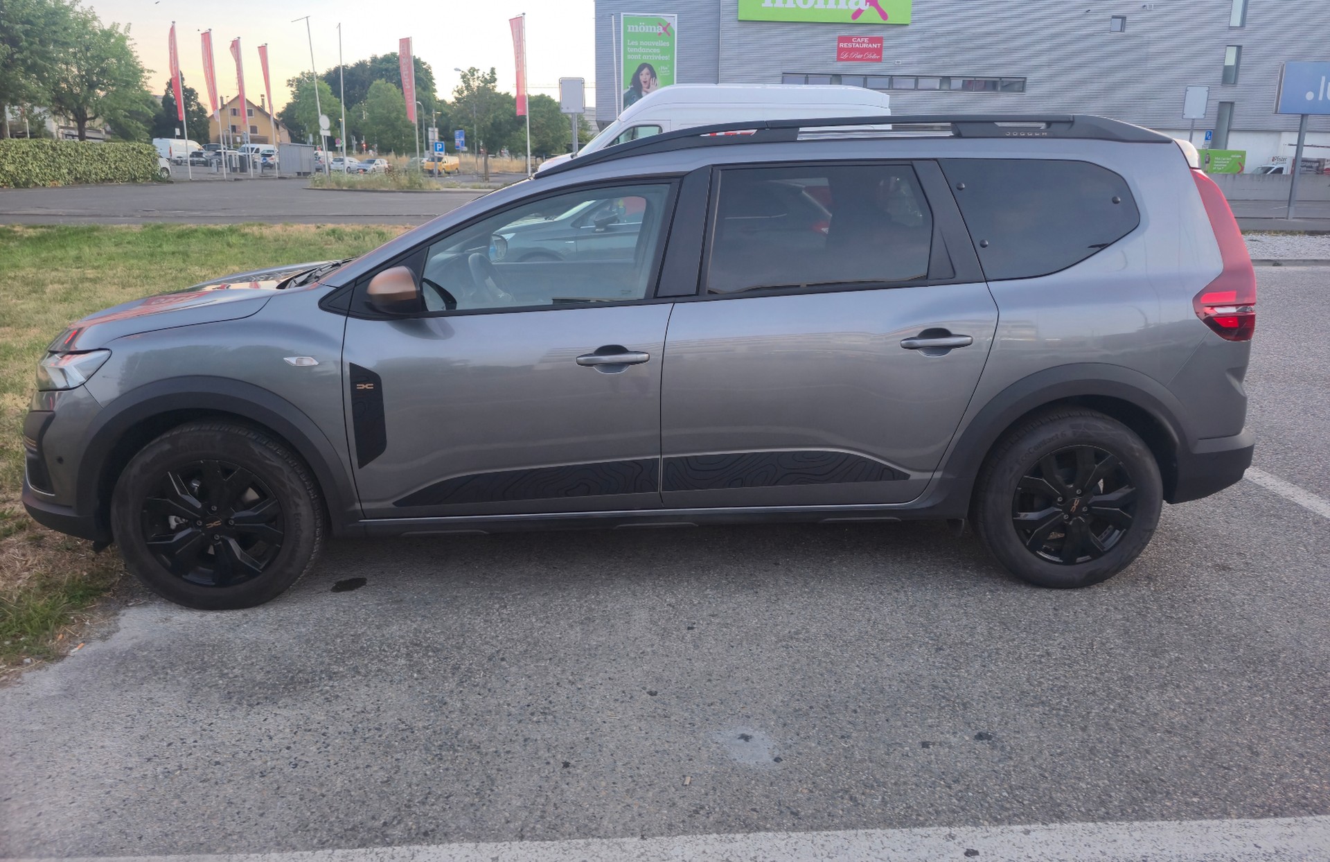 DACIA 1.6 Hybrid Extreme 7P-image-2
