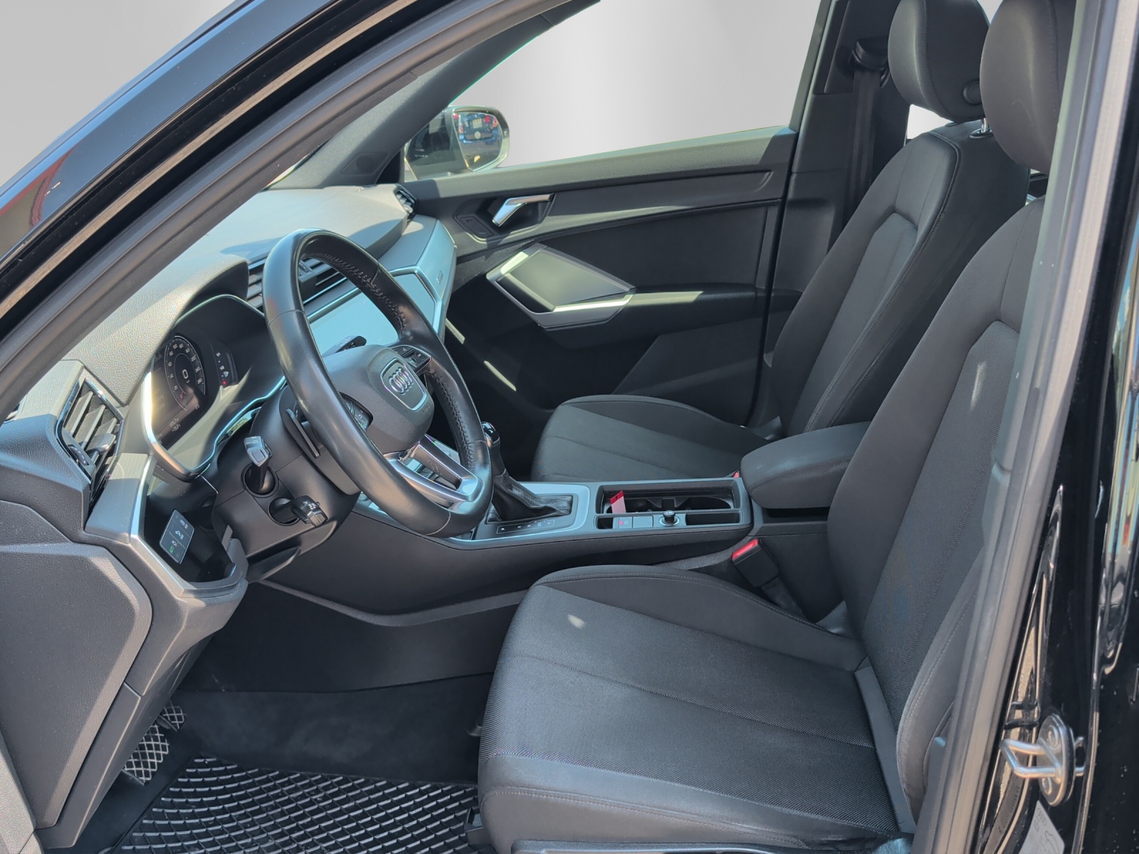 AUDI Q3 40 TDI advanced quattro S-tronic-image-8