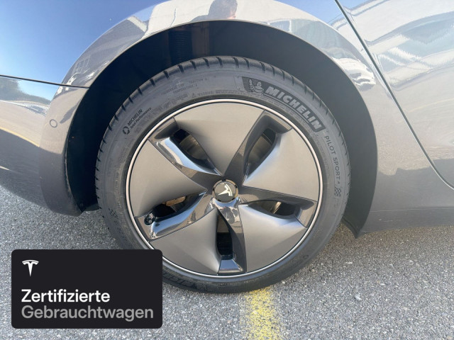 TESLA Model 3 Long Range AWD-image-9