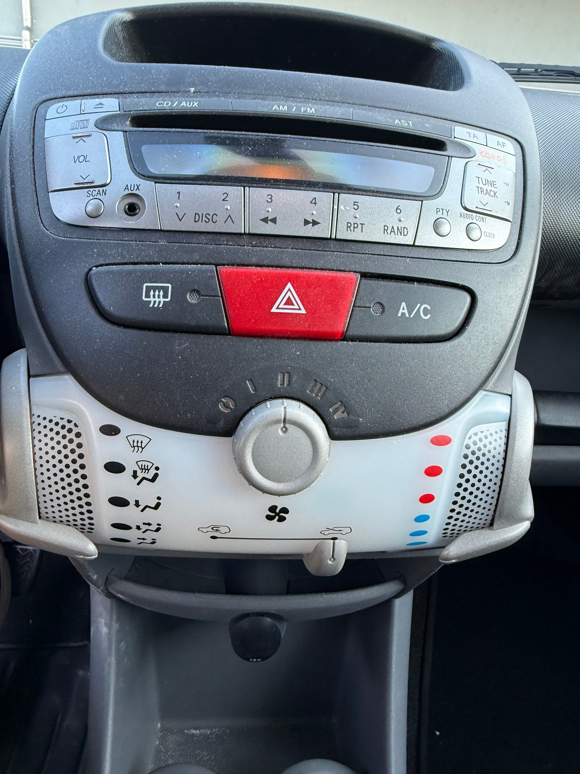 TOYOTA Aygo 1.0 Linea Sol-image-11