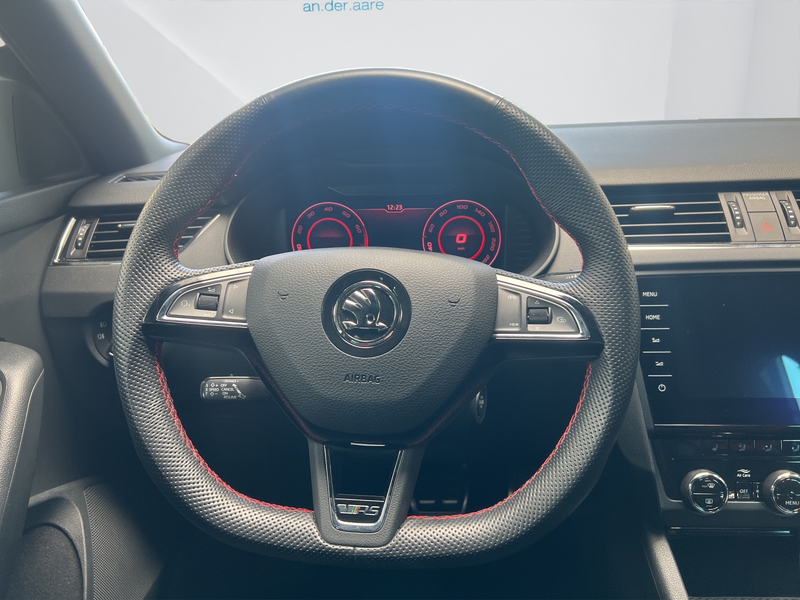 SKODA Octavia Combi 2.0 TSI RS DSG-image-10