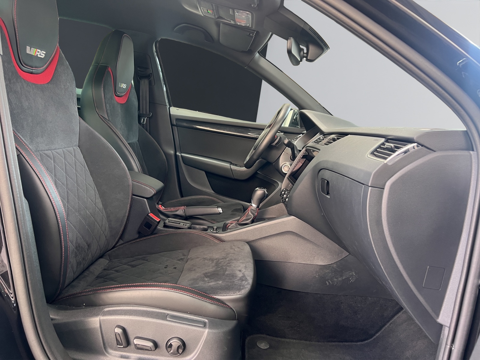 SKODA Octavia Combi 2.0 TSI RS DSG-image-12