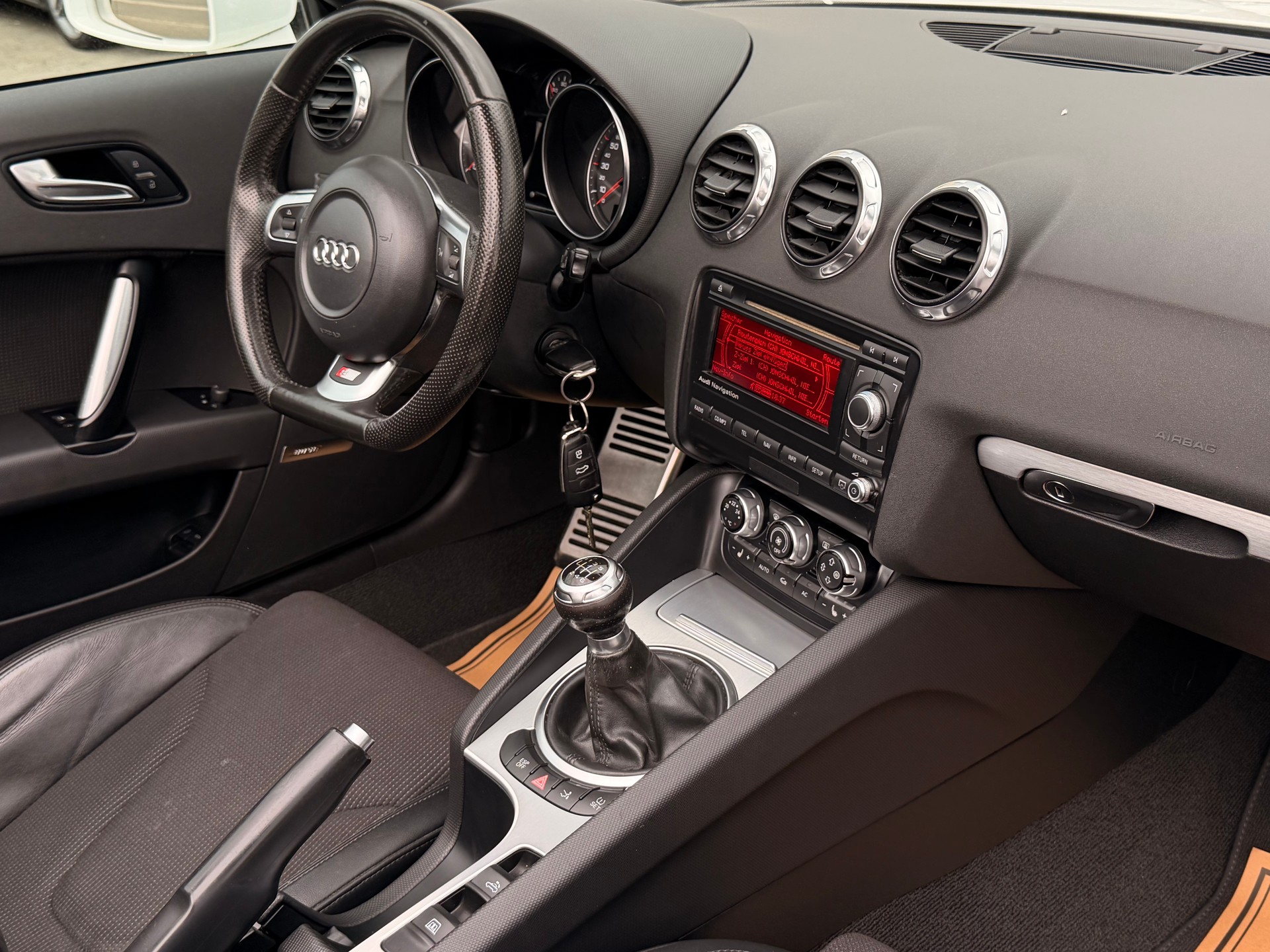 AUDI TT Roadster 2.0 TFSI Style S- Line-image-17