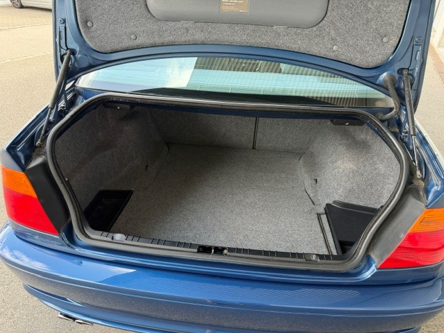 BMW 330Ci Coupé-image-6