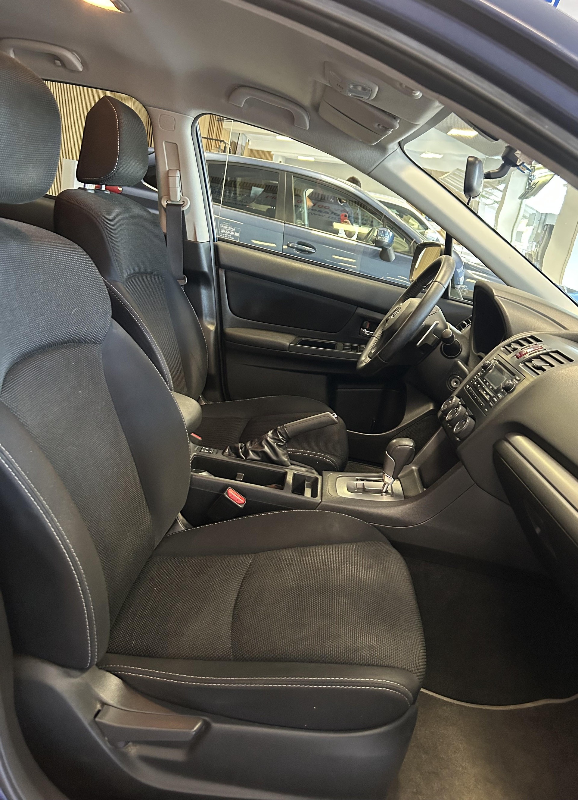 SUBARU XV 2.0i Swiss Two-image-12