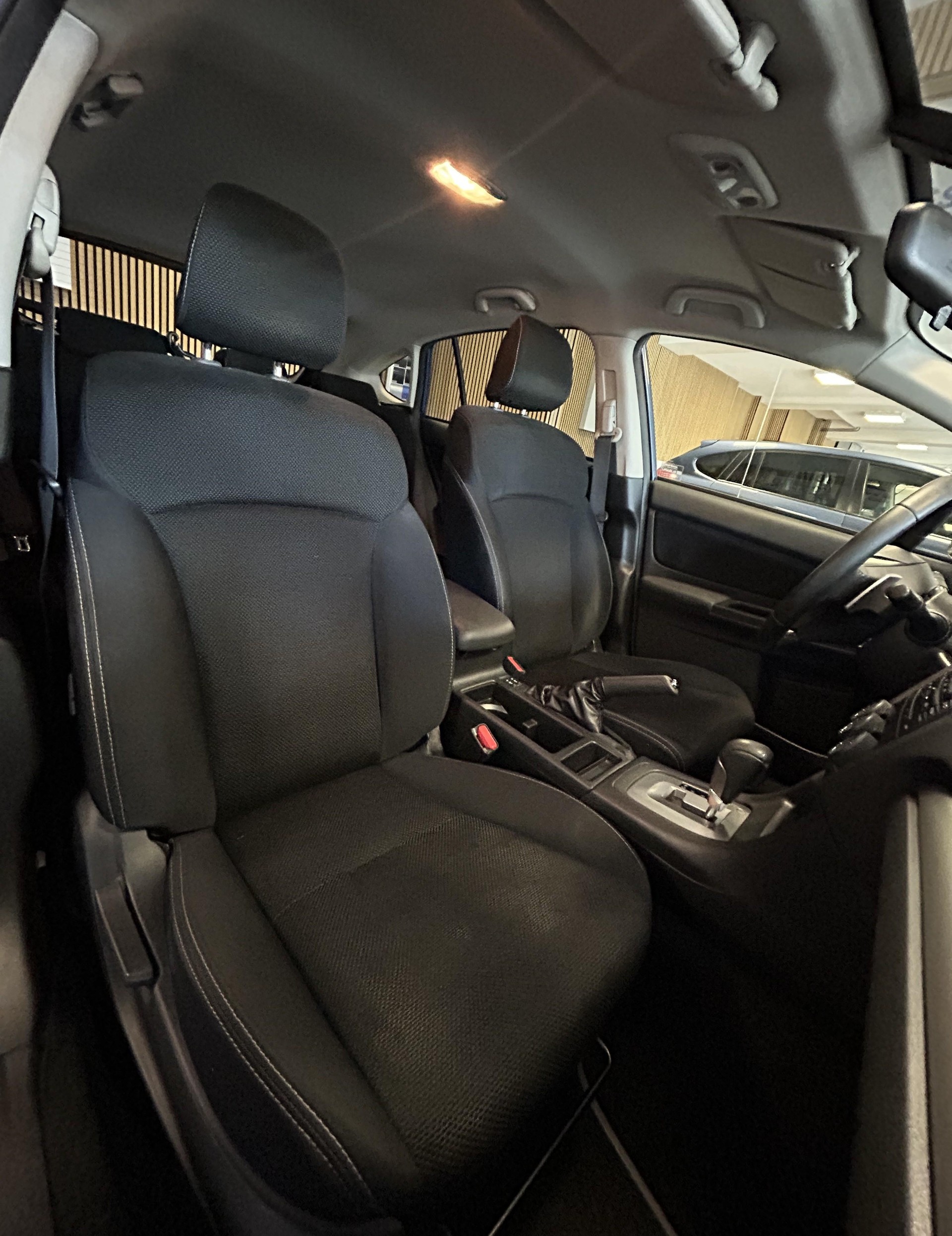 SUBARU XV 2.0i Swiss Two-image-13
