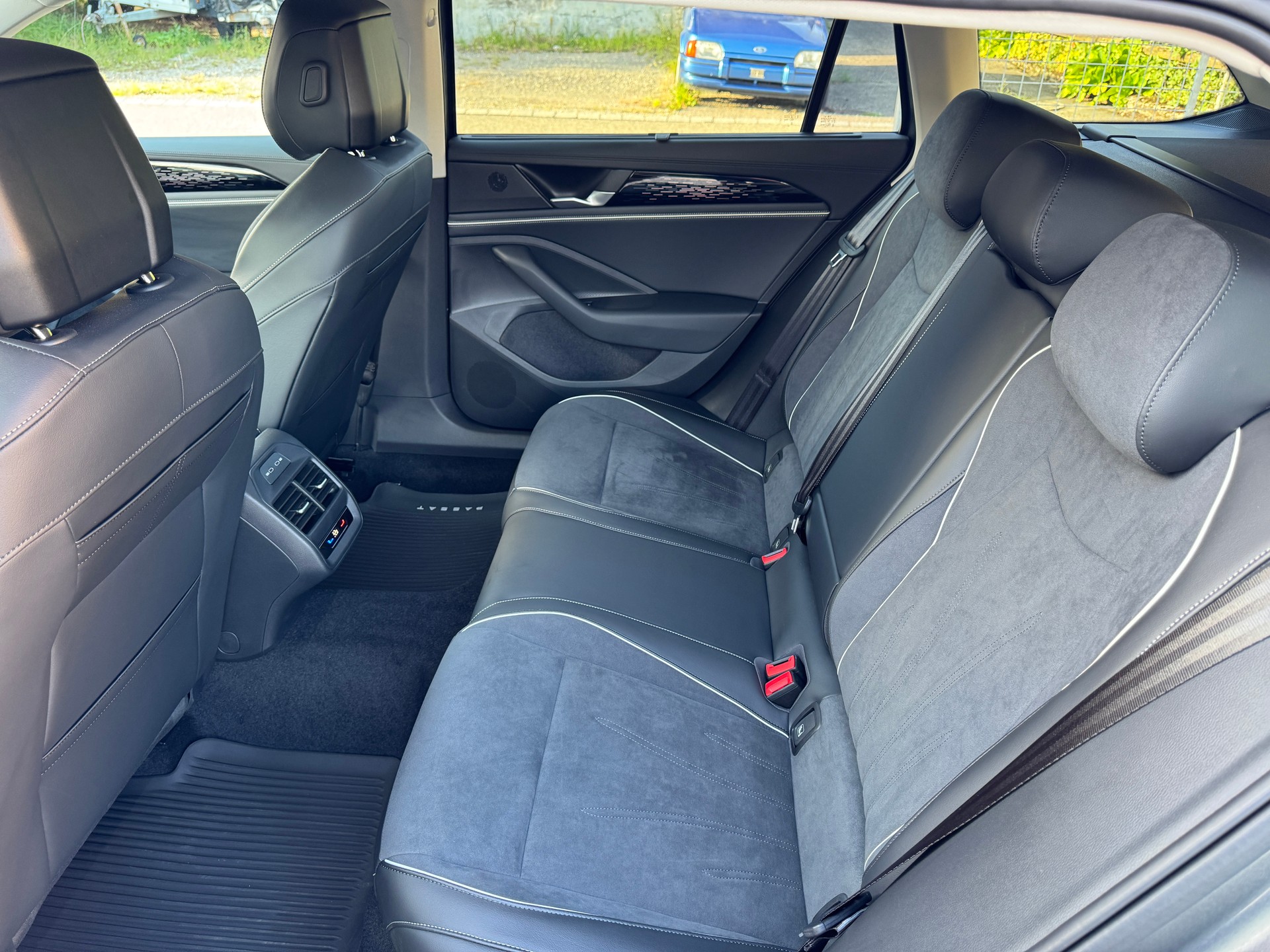 VW Passat 2.0 TDI BMT Elegance DSG-image-6