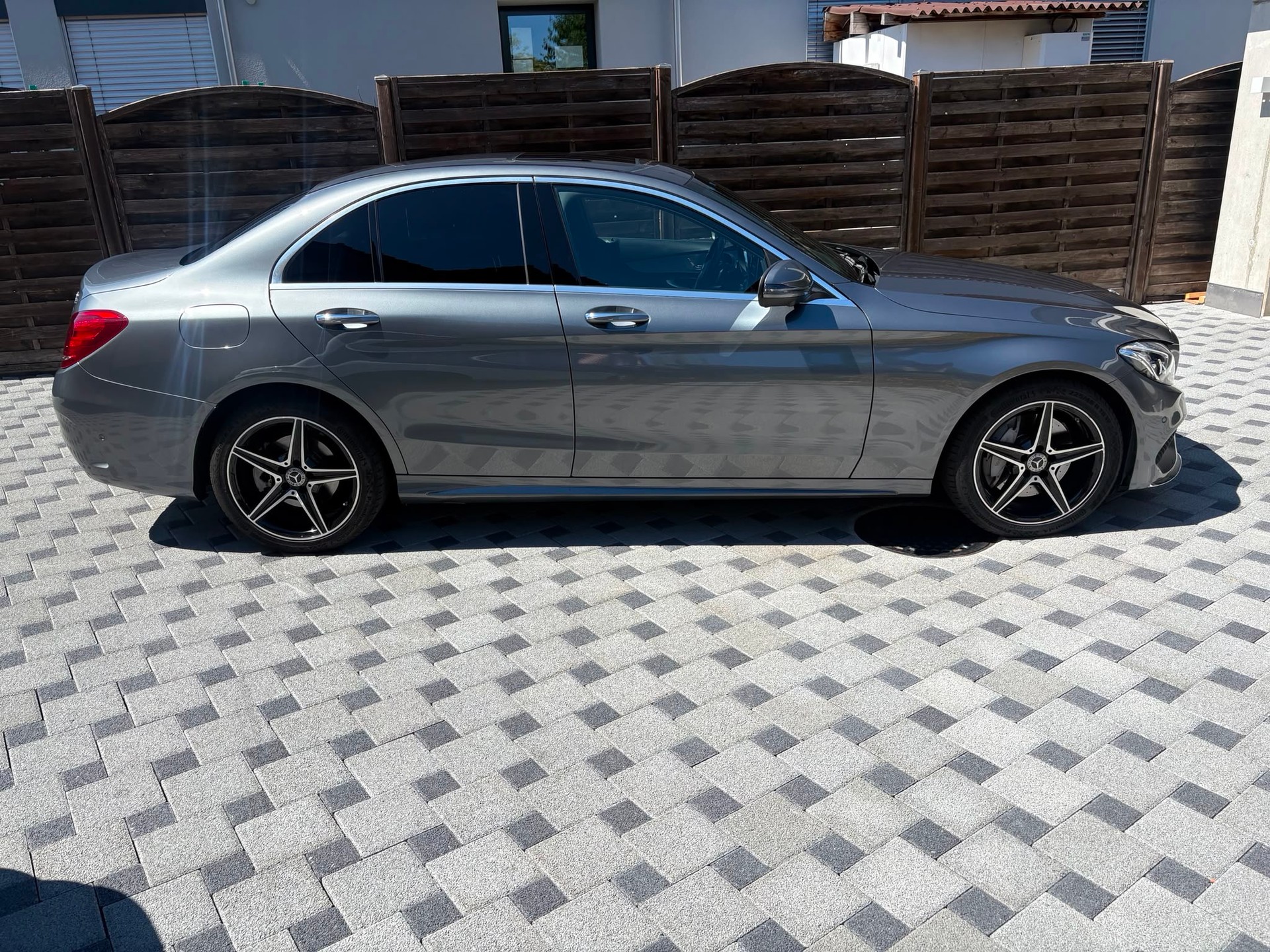 MERCEDES-BENZ C 250 d AMG Line 4matic-image-1