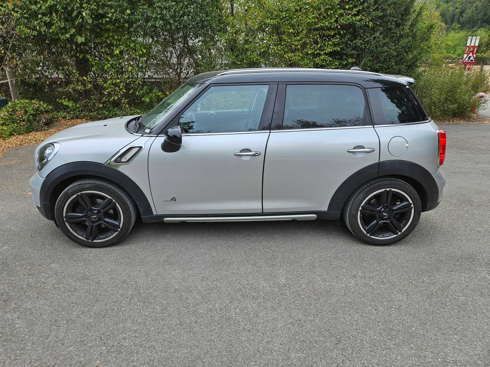 MINI 2.0 SD Cooper ALL4, Frisch ab MFK und Service.. Guter Zustand. Motorhaube mit Steinschutzfolie.-image-1