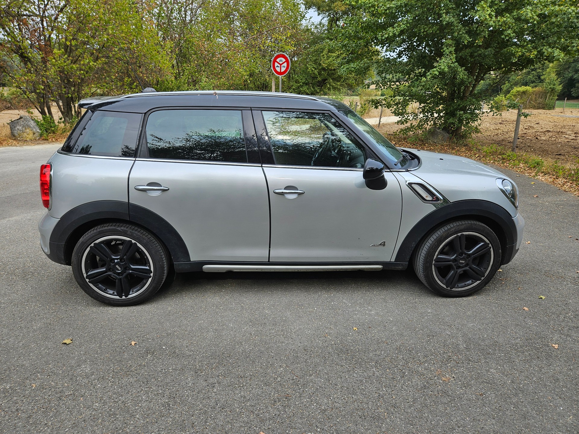 MINI 2.0 SD Cooper ALL4, Frisch ab MFK und Service.. Guter Zustand. Motorhaube mit Steinschutzfolie.-image-3