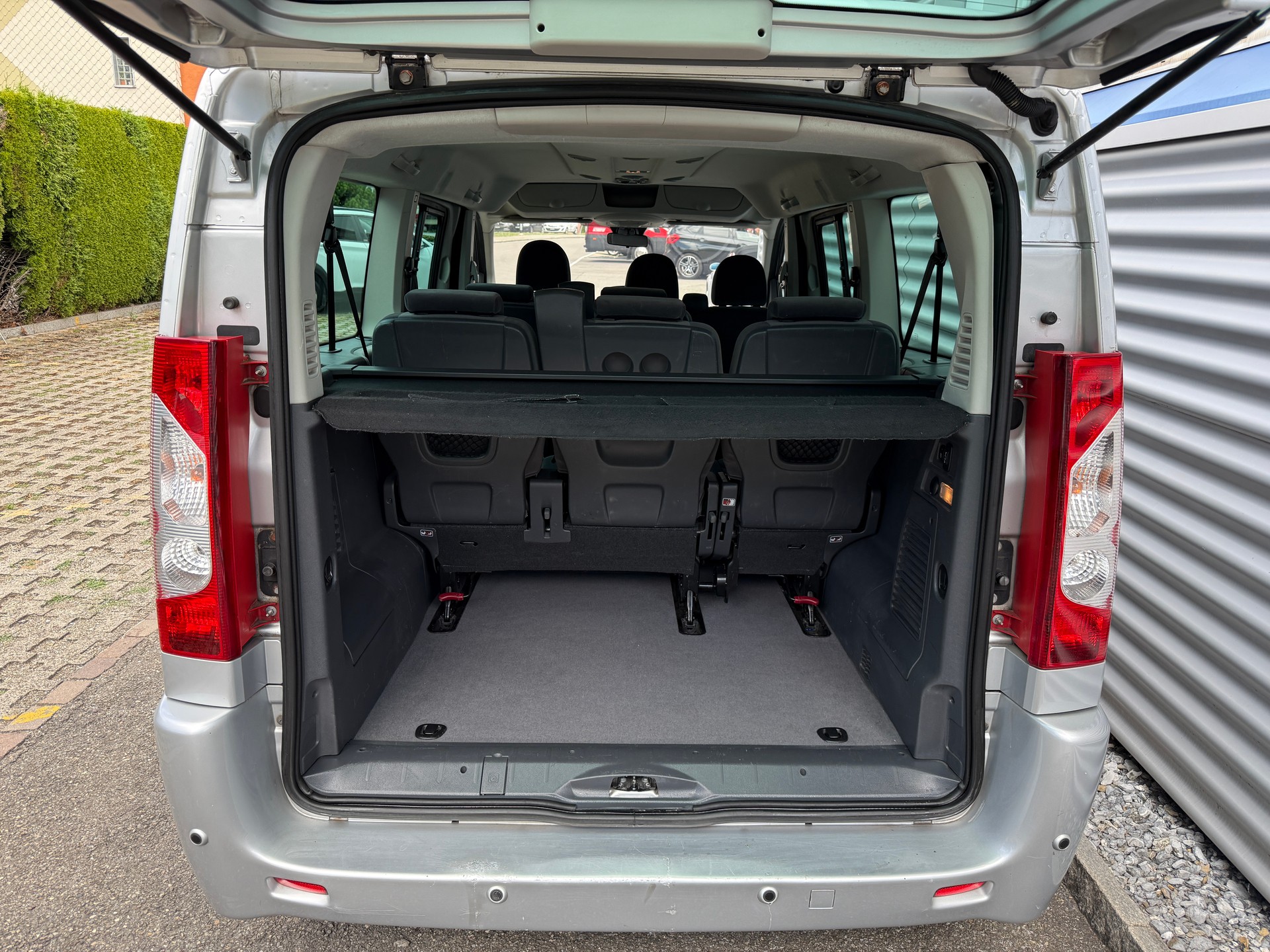 PEUGEOT Expert Tepee 2.0 HDi Premium L2-image-9