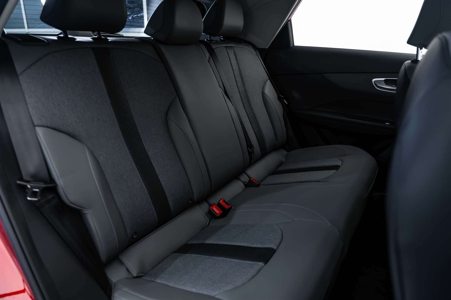 MG MG 4 EV 64kWh Premium Facelift Automat-image-13
