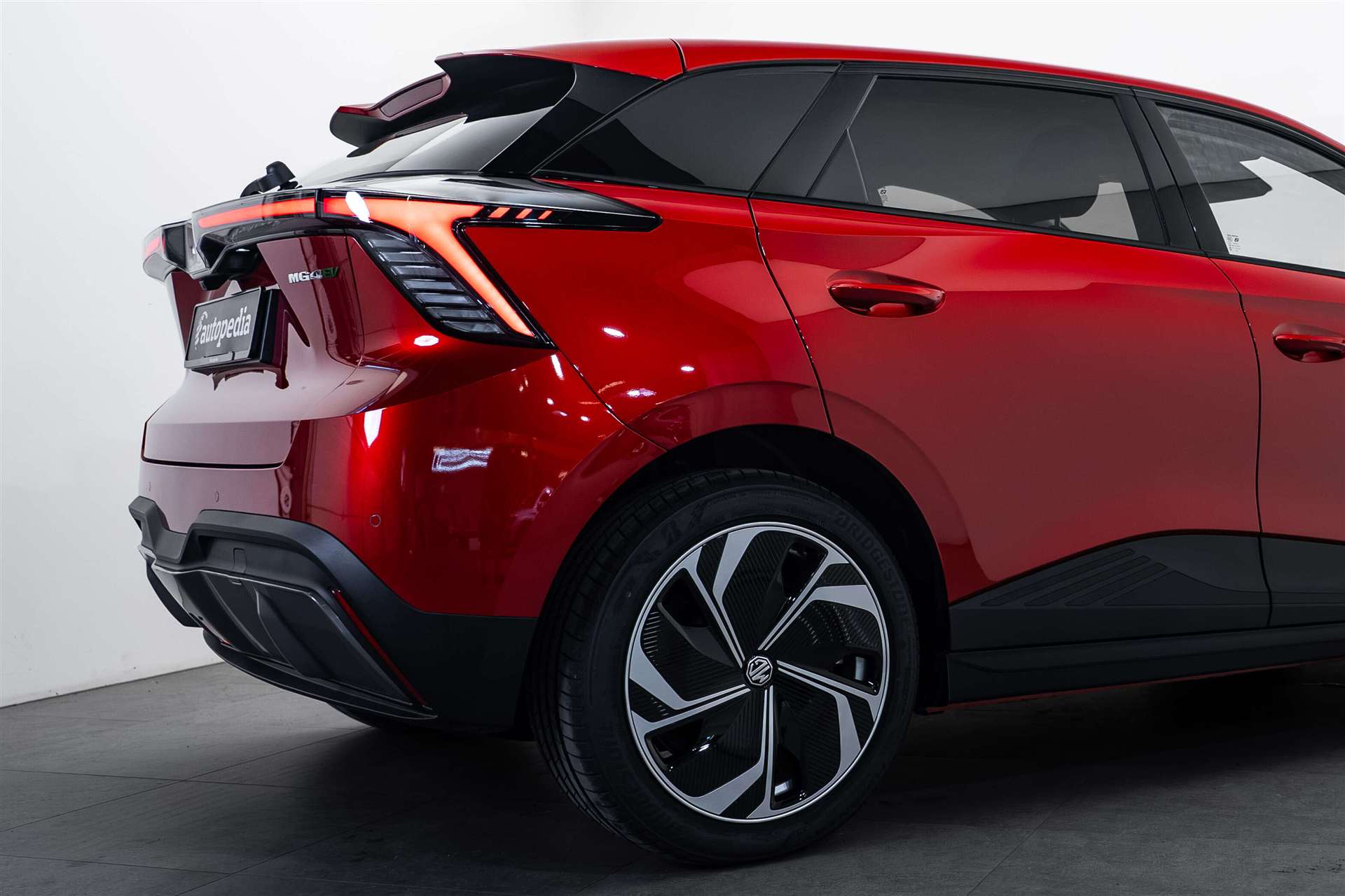 MG MG 4 EV 64kWh Premium Facelift Automat-showroom-element-3