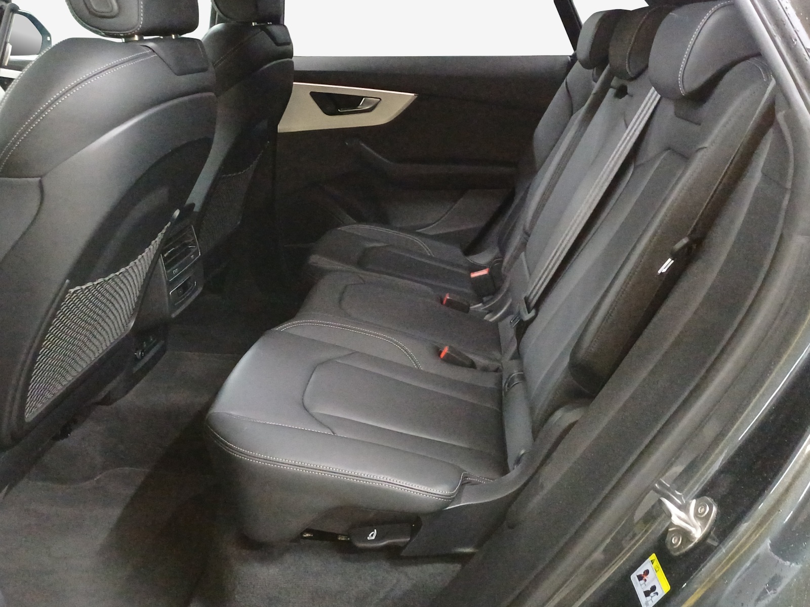 AUDI Q8 SUV TFSI e quattro 290 kW Attraction tiptronic-image-12