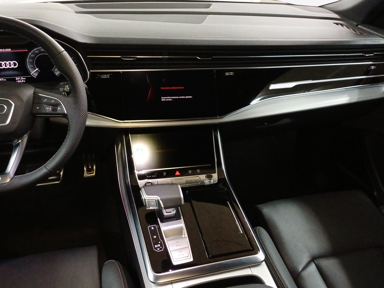 AUDI Q8 SUV TFSI e quattro 290 kW Attraction tiptronic-image-11