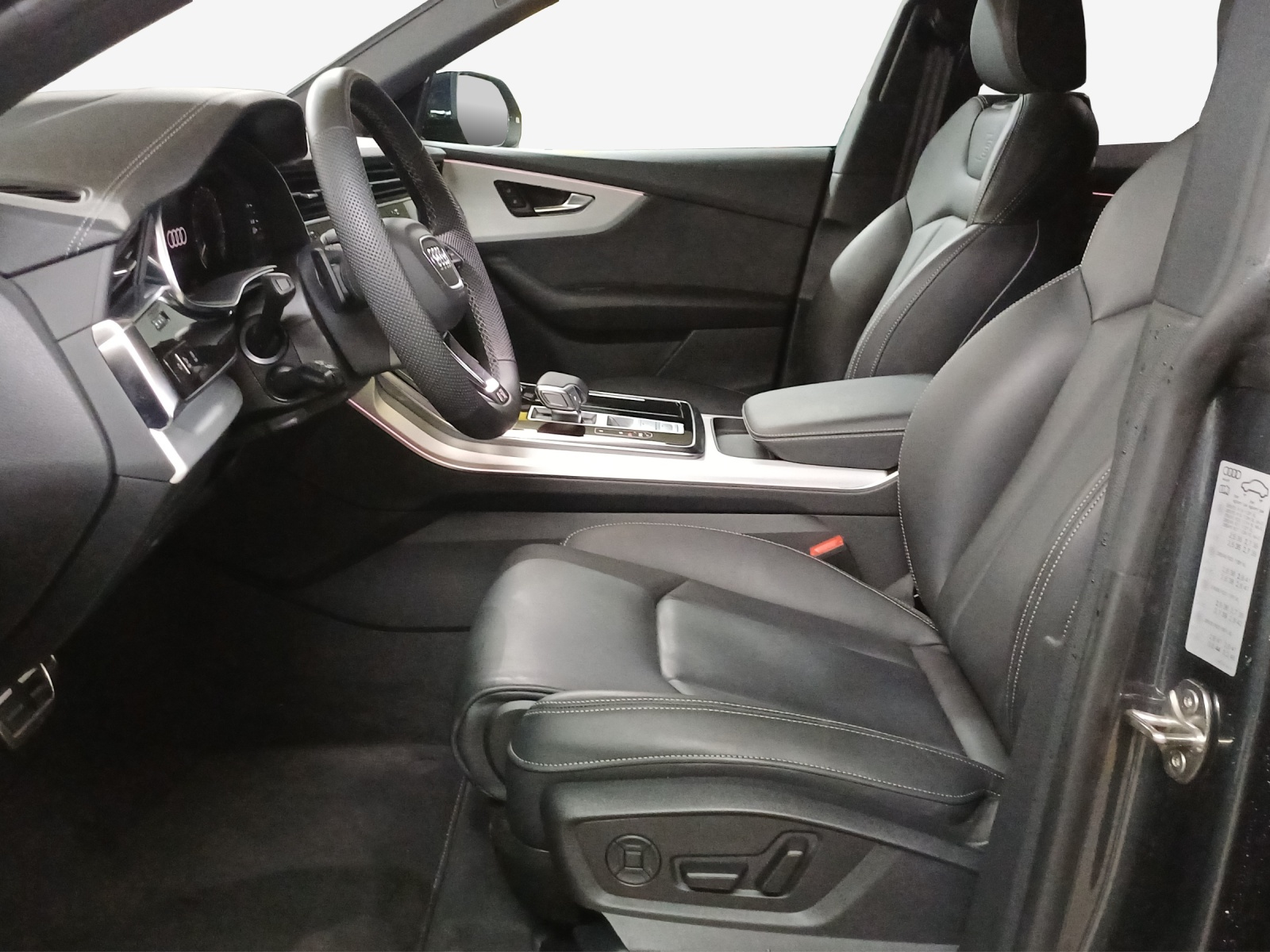 AUDI Q8 SUV TFSI e quattro 290 kW Attraction tiptronic-image-8