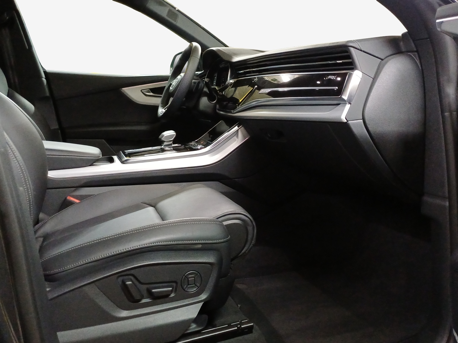 AUDI Q8 SUV TFSI e quattro 290 kW Attraction tiptronic-image-14